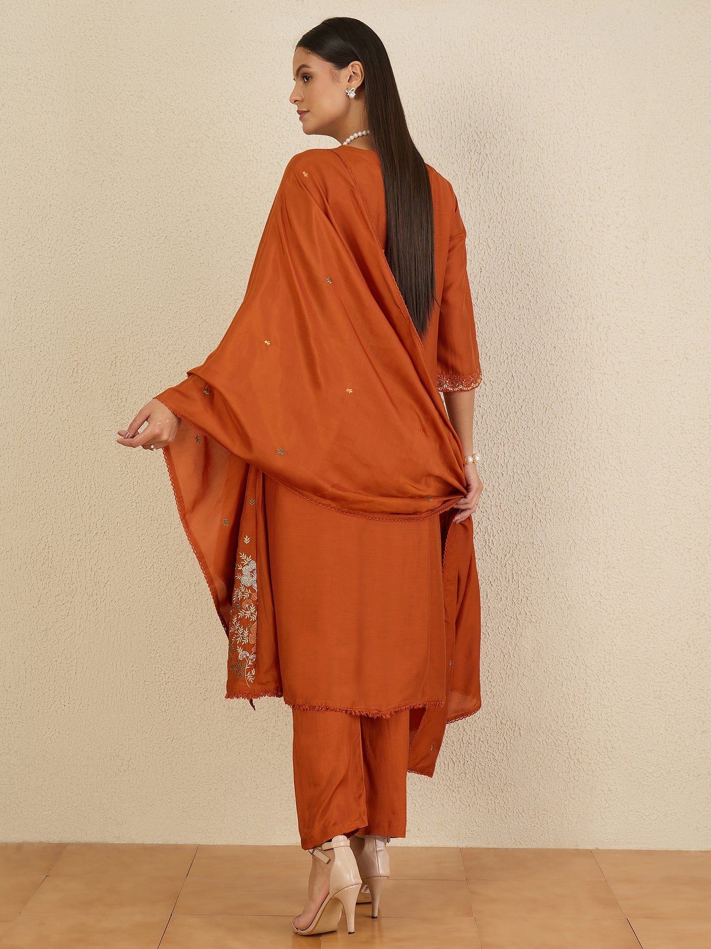 Women Floral Embroidered Regular Thread Work Kurta with Trousers & With Dupatta