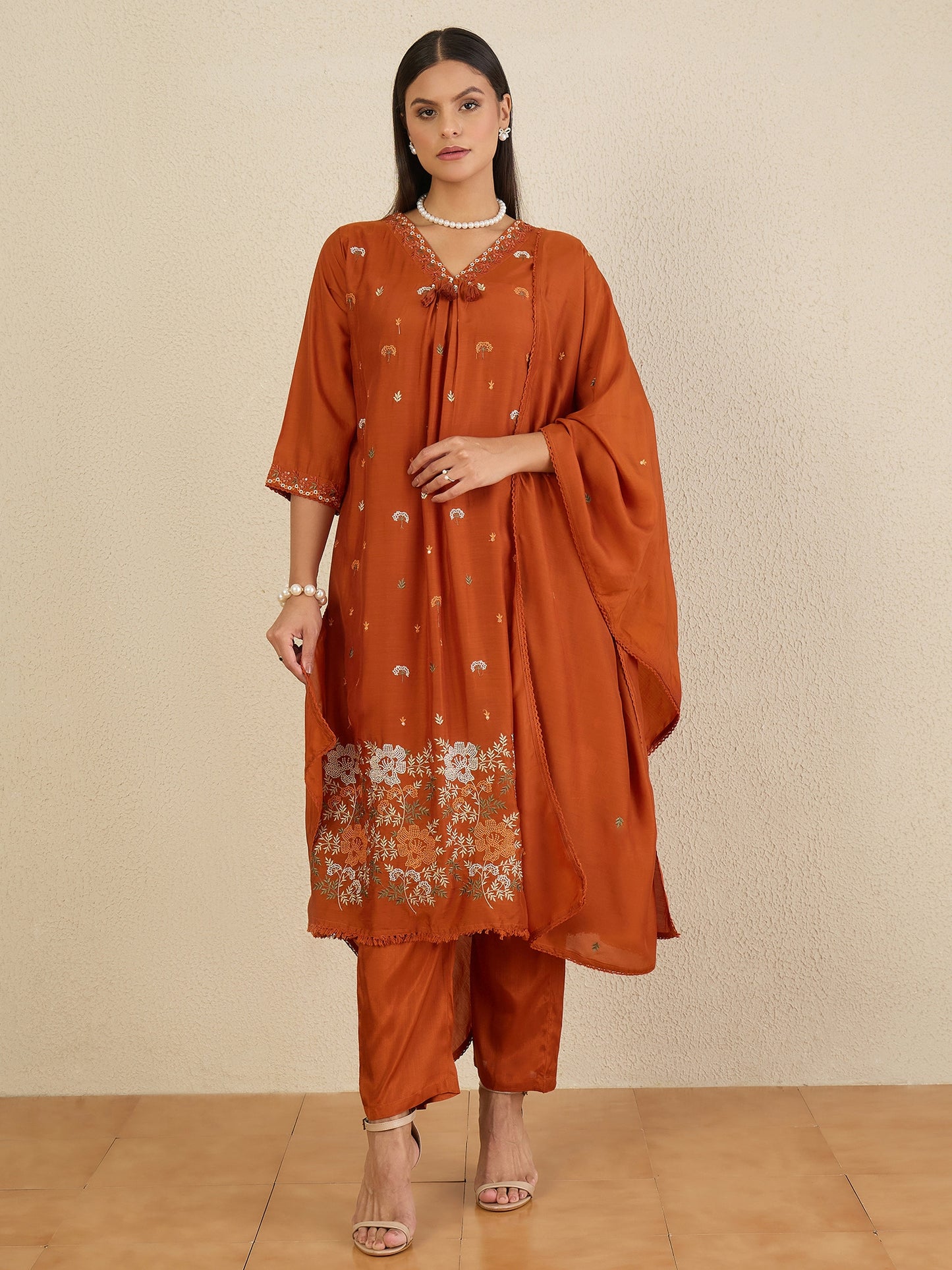 Women Floral Embroidered Regular Thread Work Kurta with Trousers & With Dupatta