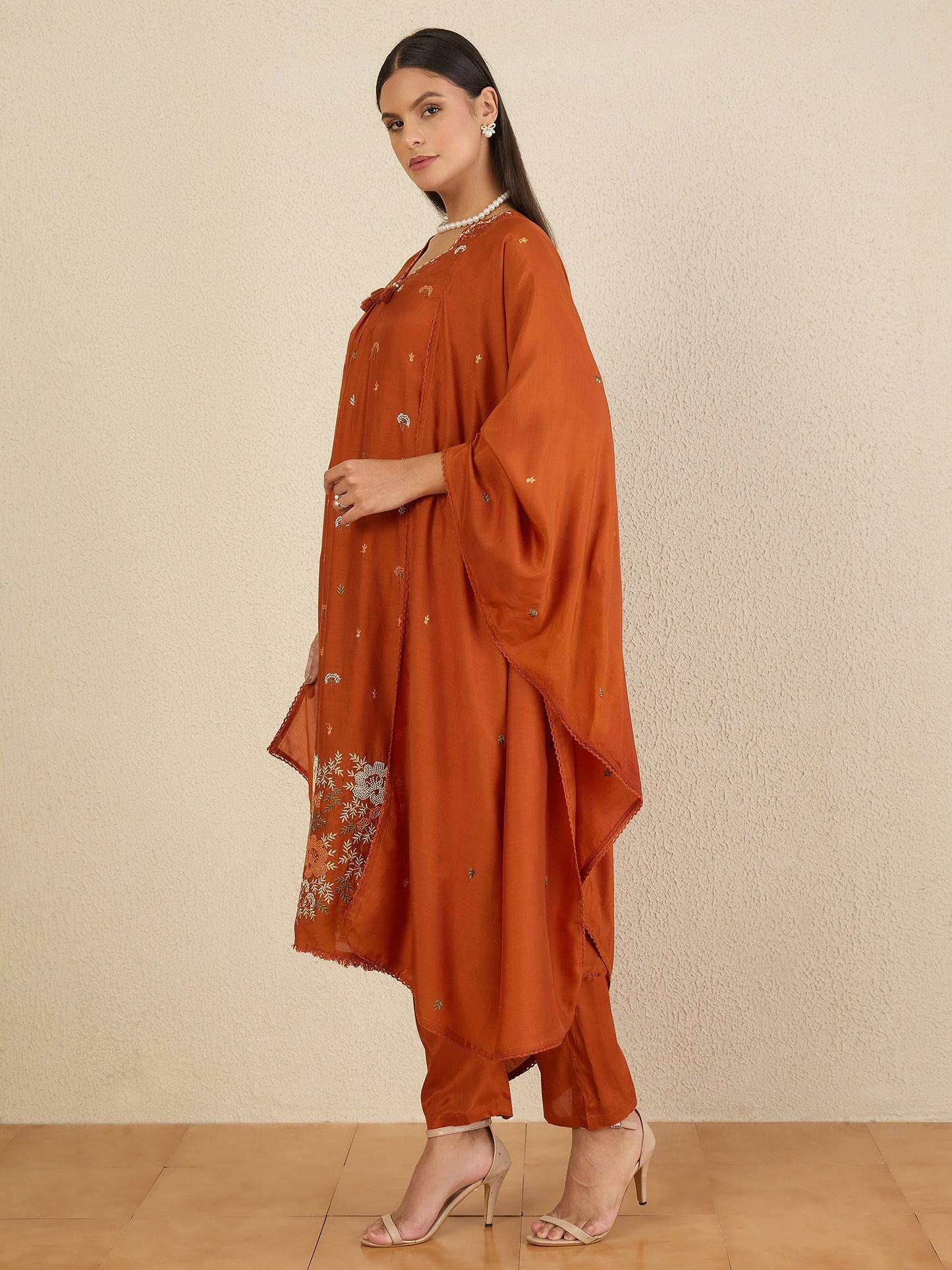 Women Floral Embroidered Regular Thread Work Kurta with Trousers & With Dupatta