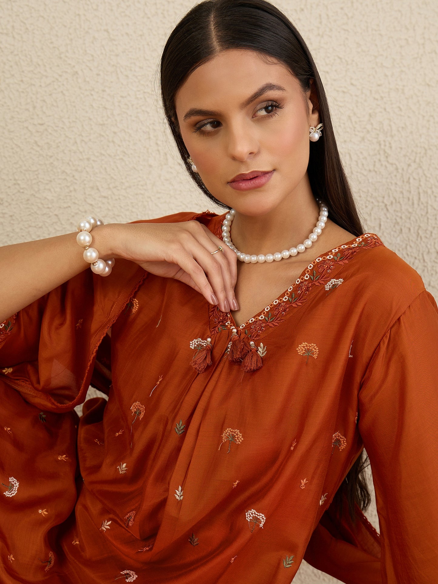 Women Floral Embroidered Regular Thread Work Kurta with Trousers & With Dupatta