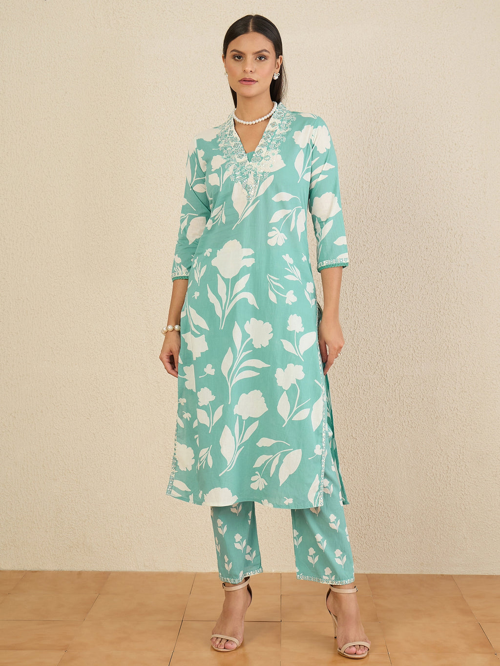 Women Floral Printed Regular Thread Work Pure Cotton Kurta with Trousers & With Dupatta