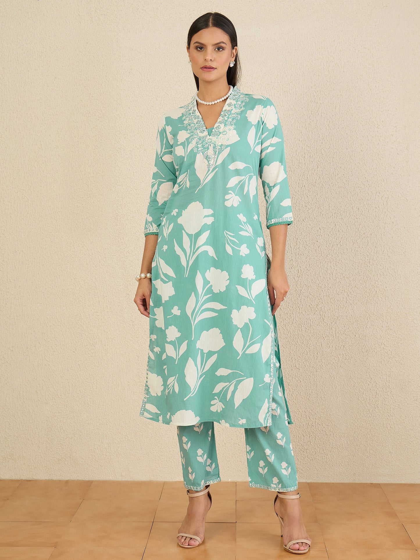 Women Floral Printed Regular Thread Work Pure Cotton Kurta with Trousers & With Dupatta