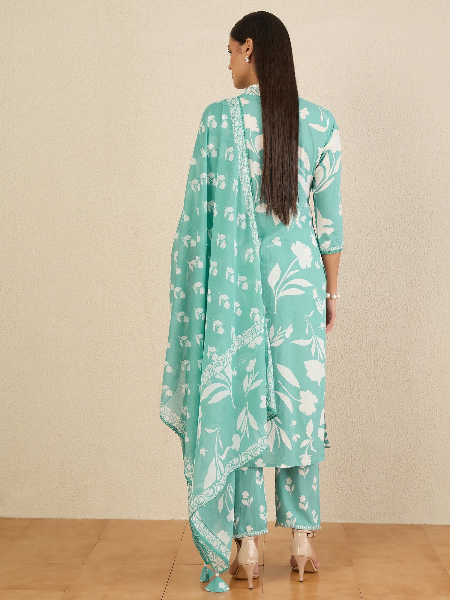 Women Floral Printed Regular Thread Work Pure Cotton Kurta with Trousers & With Dupatta