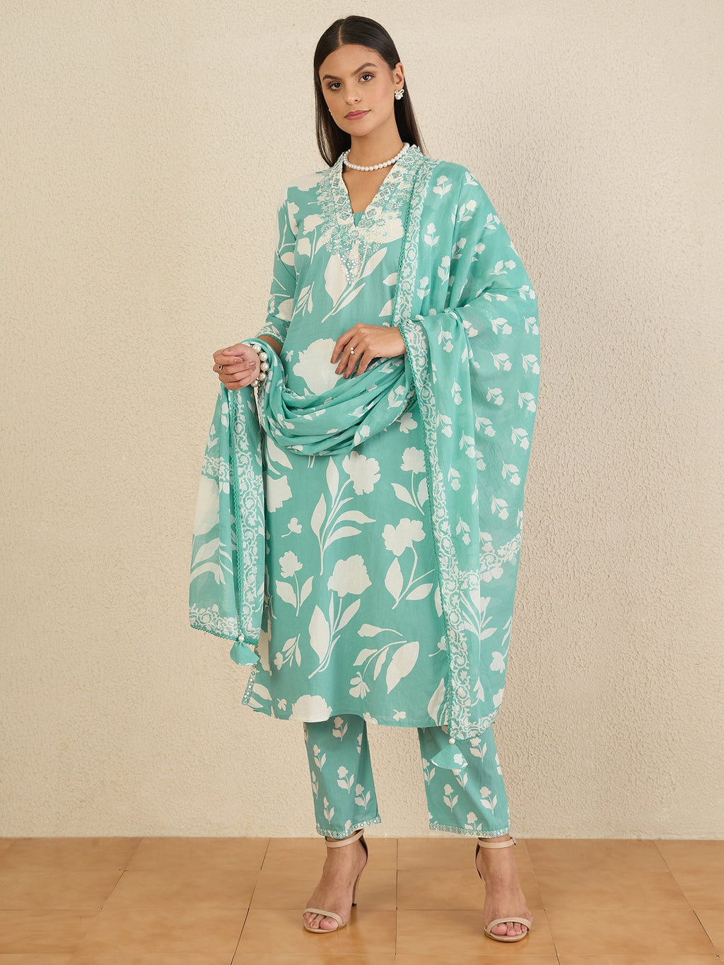 Women Floral Printed Regular Thread Work Pure Cotton Kurta with Trousers & With Dupatta