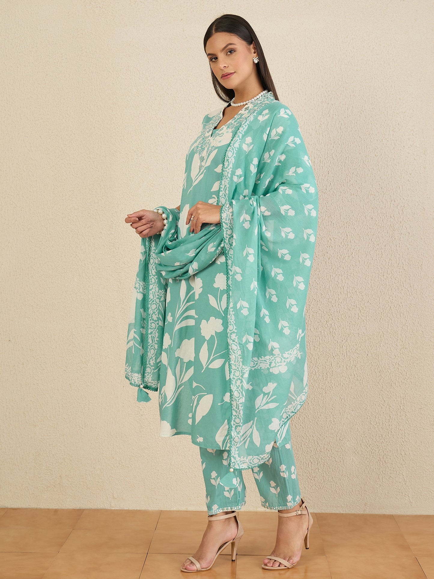 Women Floral Printed Regular Thread Work Pure Cotton Kurta with Trousers & With Dupatta