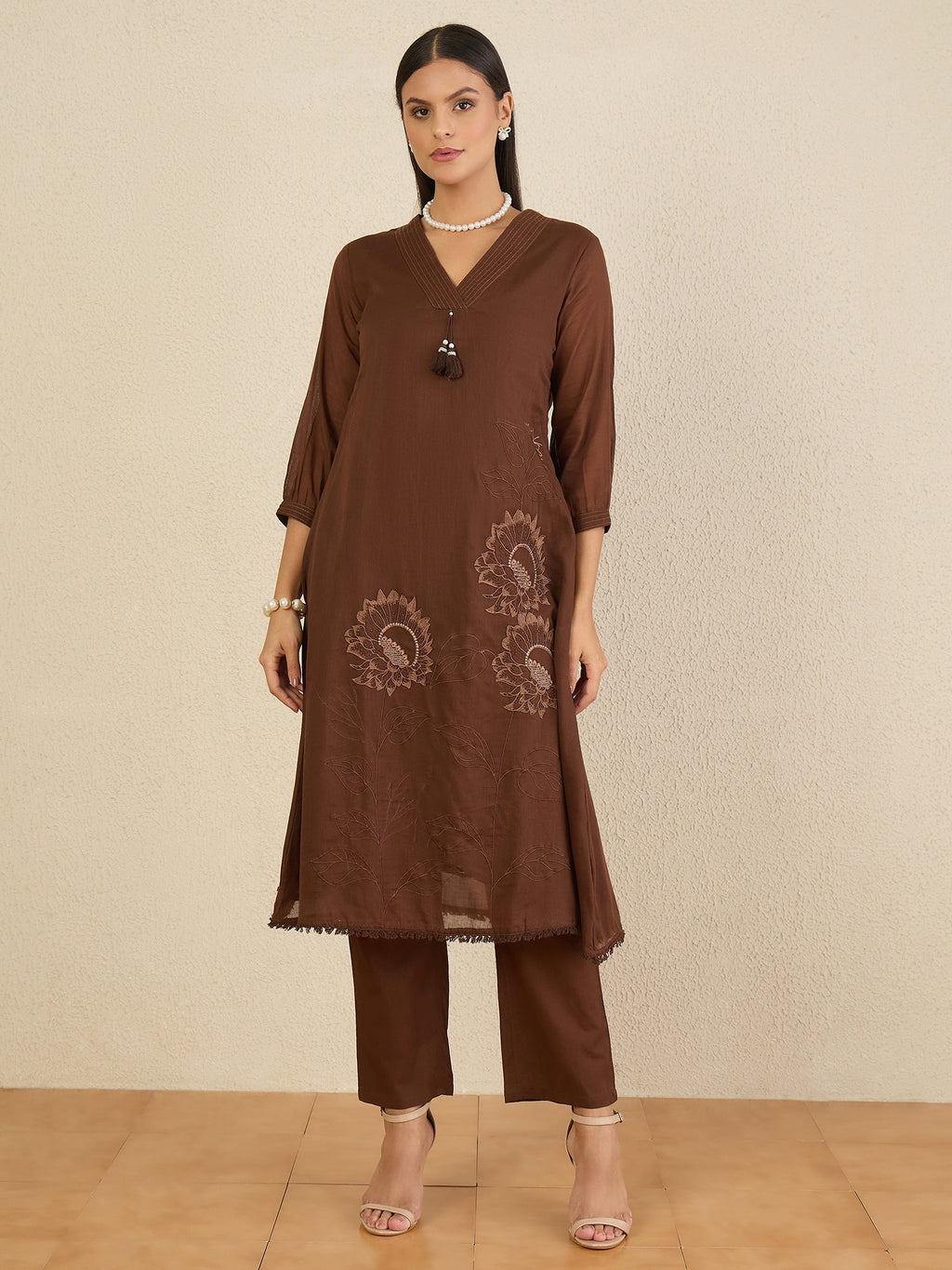 Women Floral Embroidered Regular Thread Work Kurta with Trousers & With Dupatta