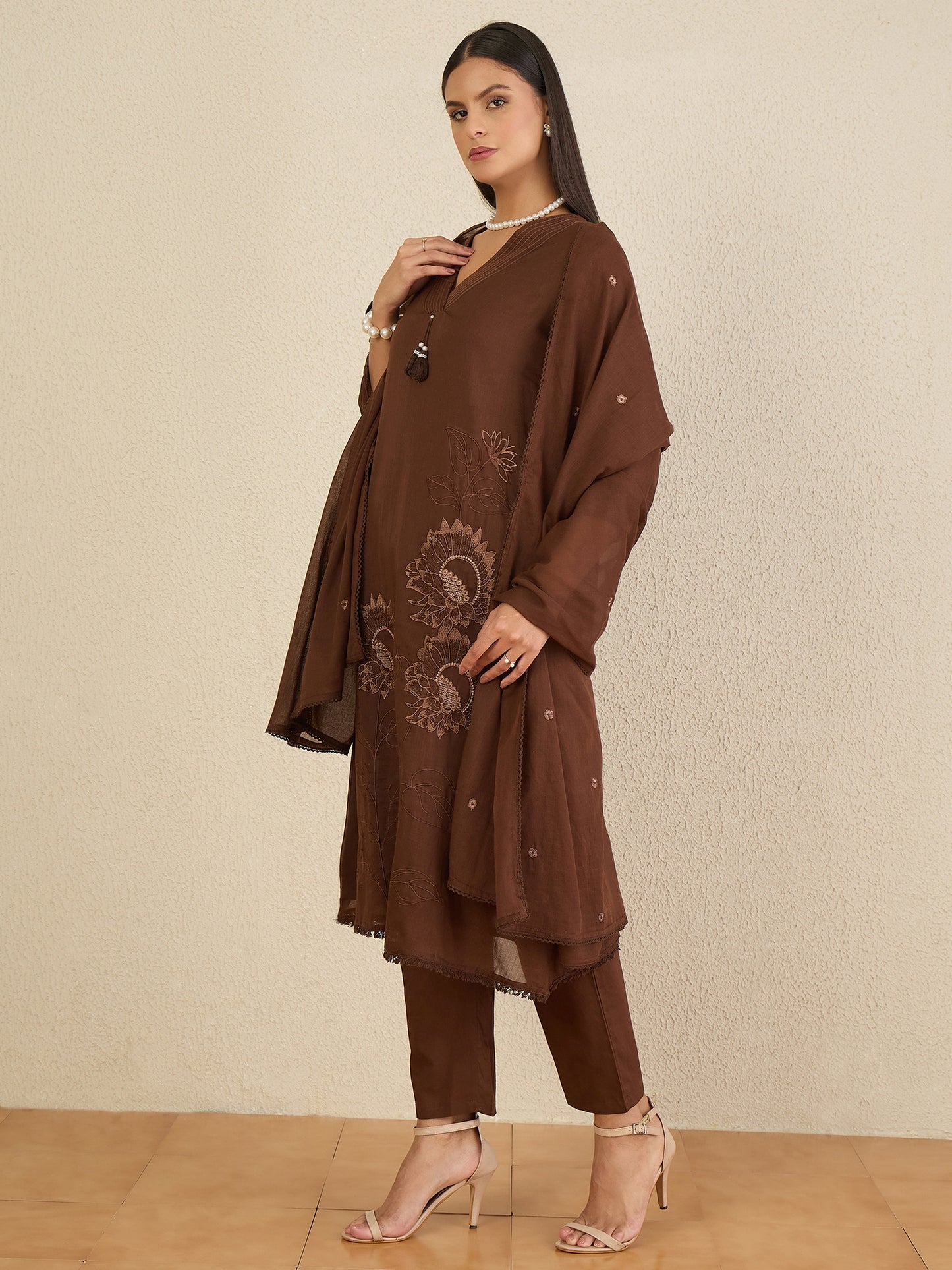 Women Floral Embroidered Regular Thread Work Kurta with Trousers & With Dupatta