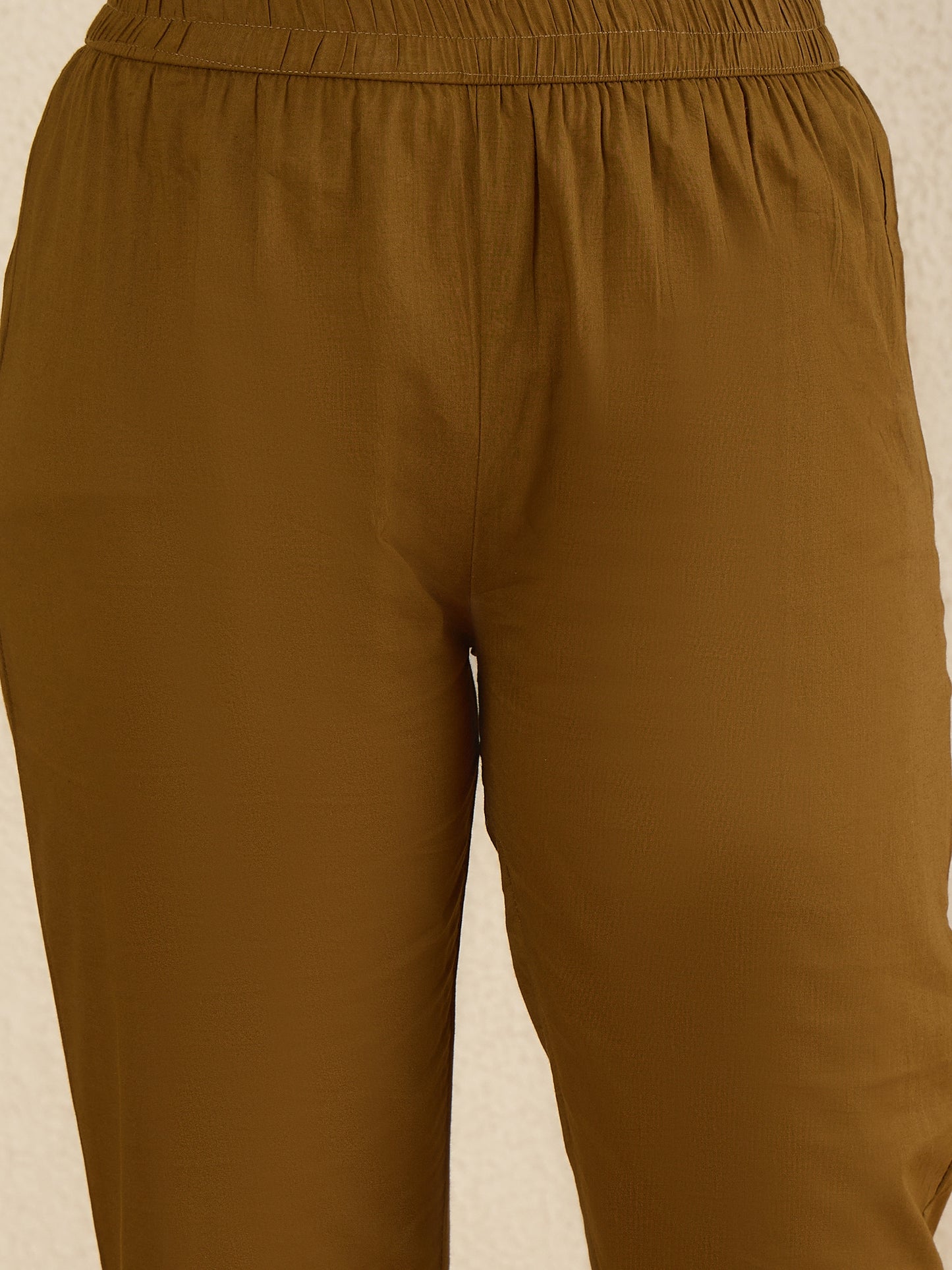 Women Floral Embroidered Regular Thread Work Kurta with Trousers & With Dupatta