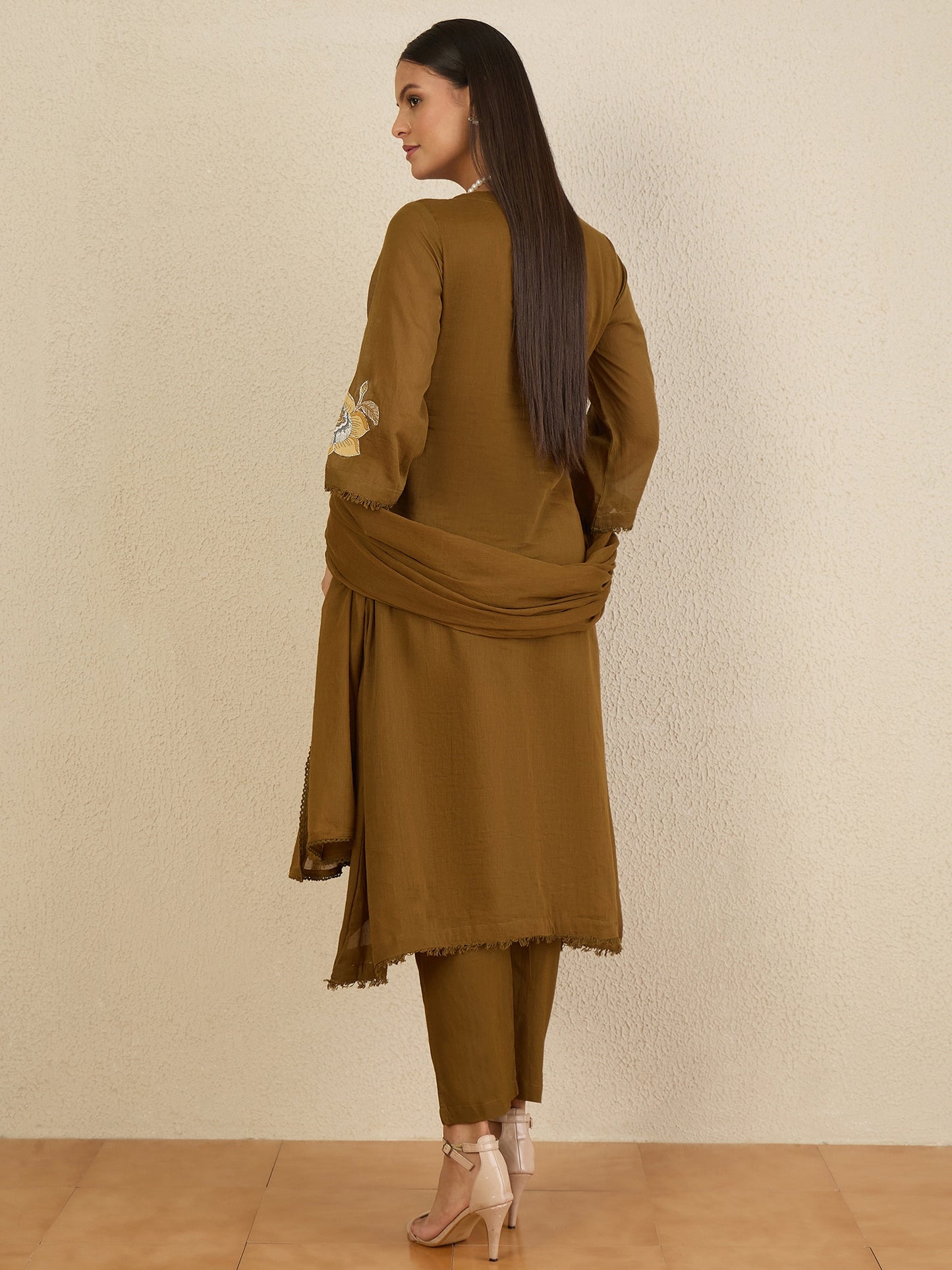 Women Floral Embroidered Regular Thread Work Kurta with Trousers & With Dupatta