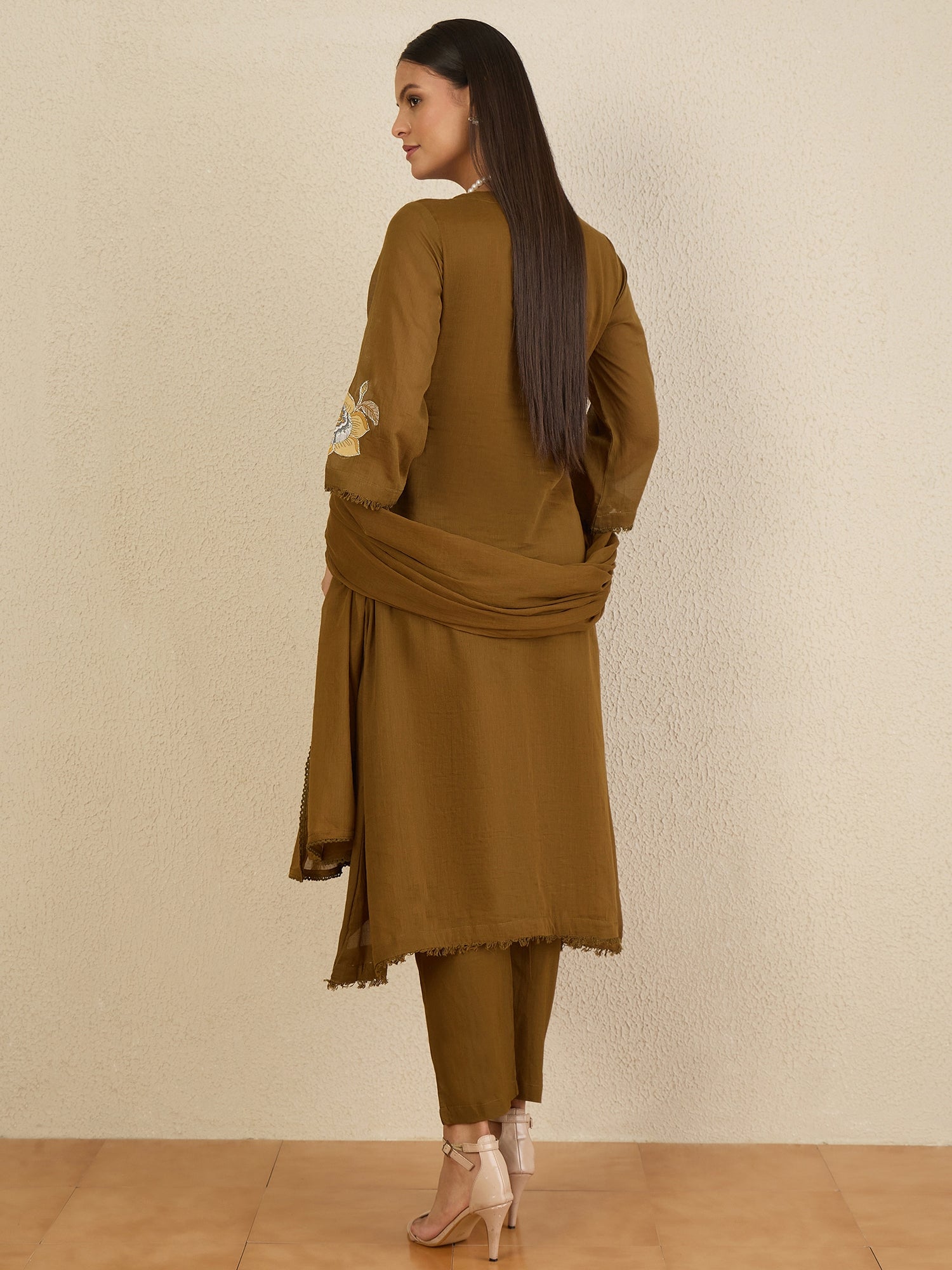 Women Floral Embroidered Regular Thread Work Kurta with Trousers & With Dupatta