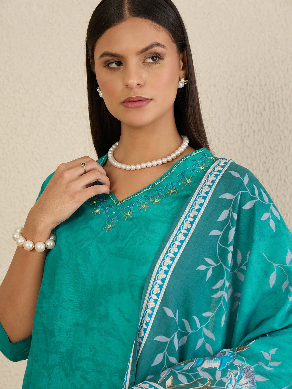 Women Floral Dyed Regular Thread Work Pure Cotton Kurta with Palazzos & With Dupatta