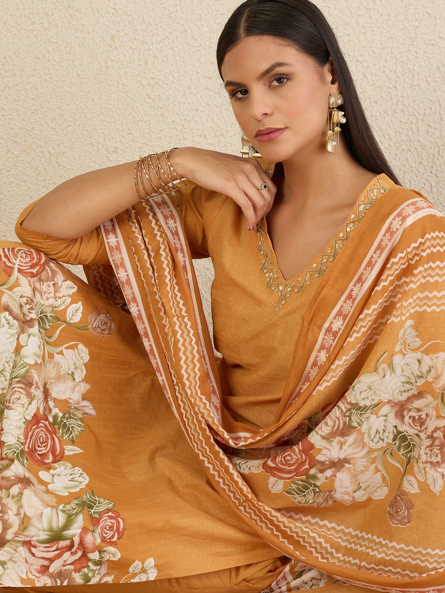 Women Floral Printed Regular Thread Work Pure Cotton Kurta with Trousers & With Dupatta