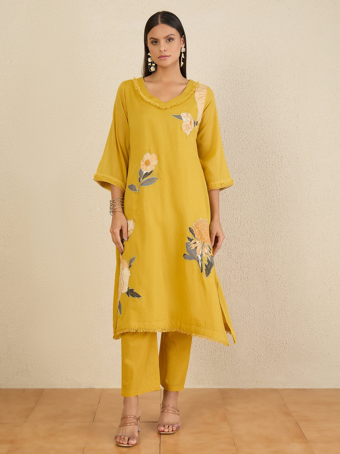 Women Floral Printed Regular Kurta with Trousers & With Dupatta