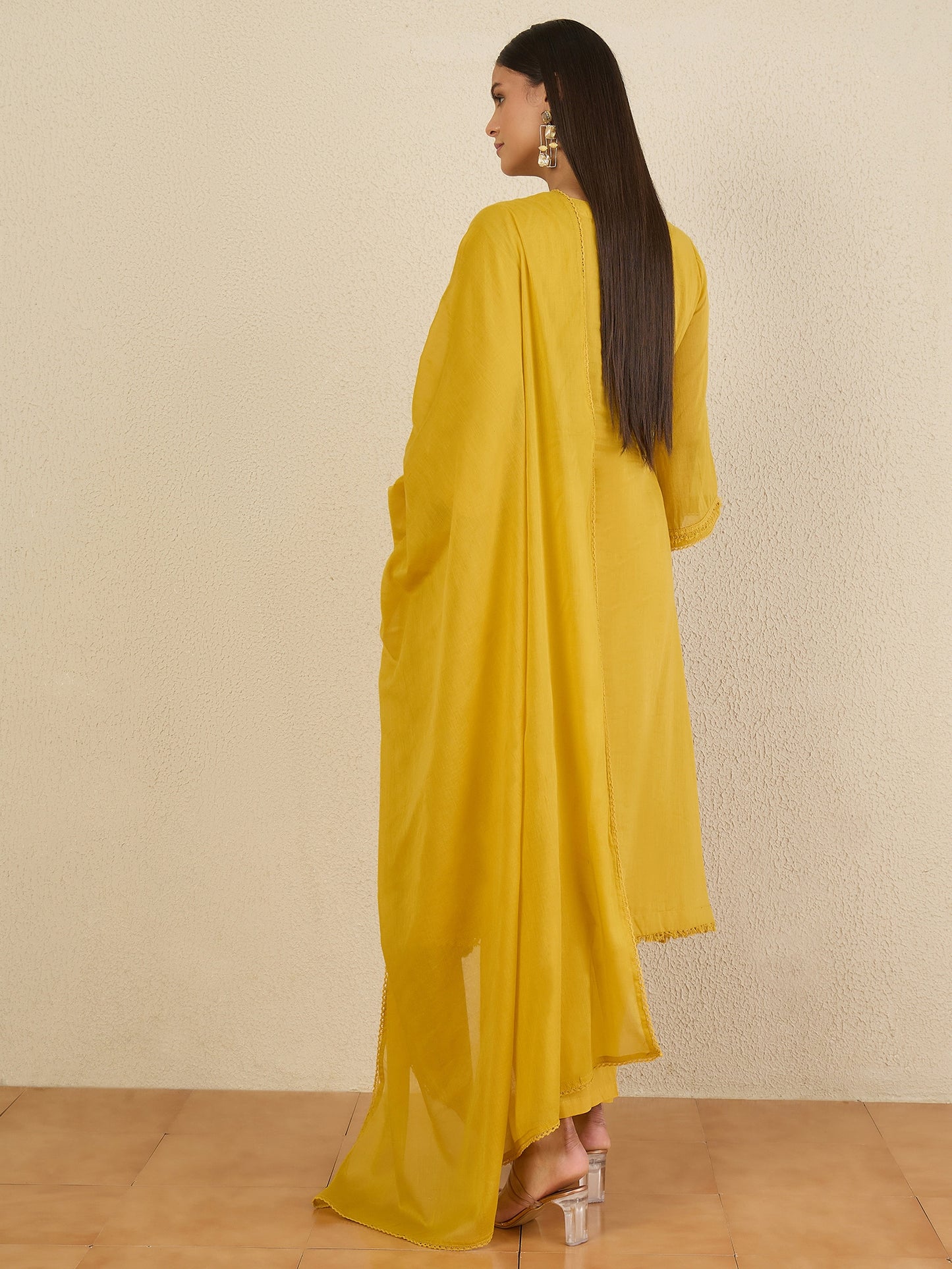 Women Floral Printed Regular Kurta with Trousers & With Dupatta