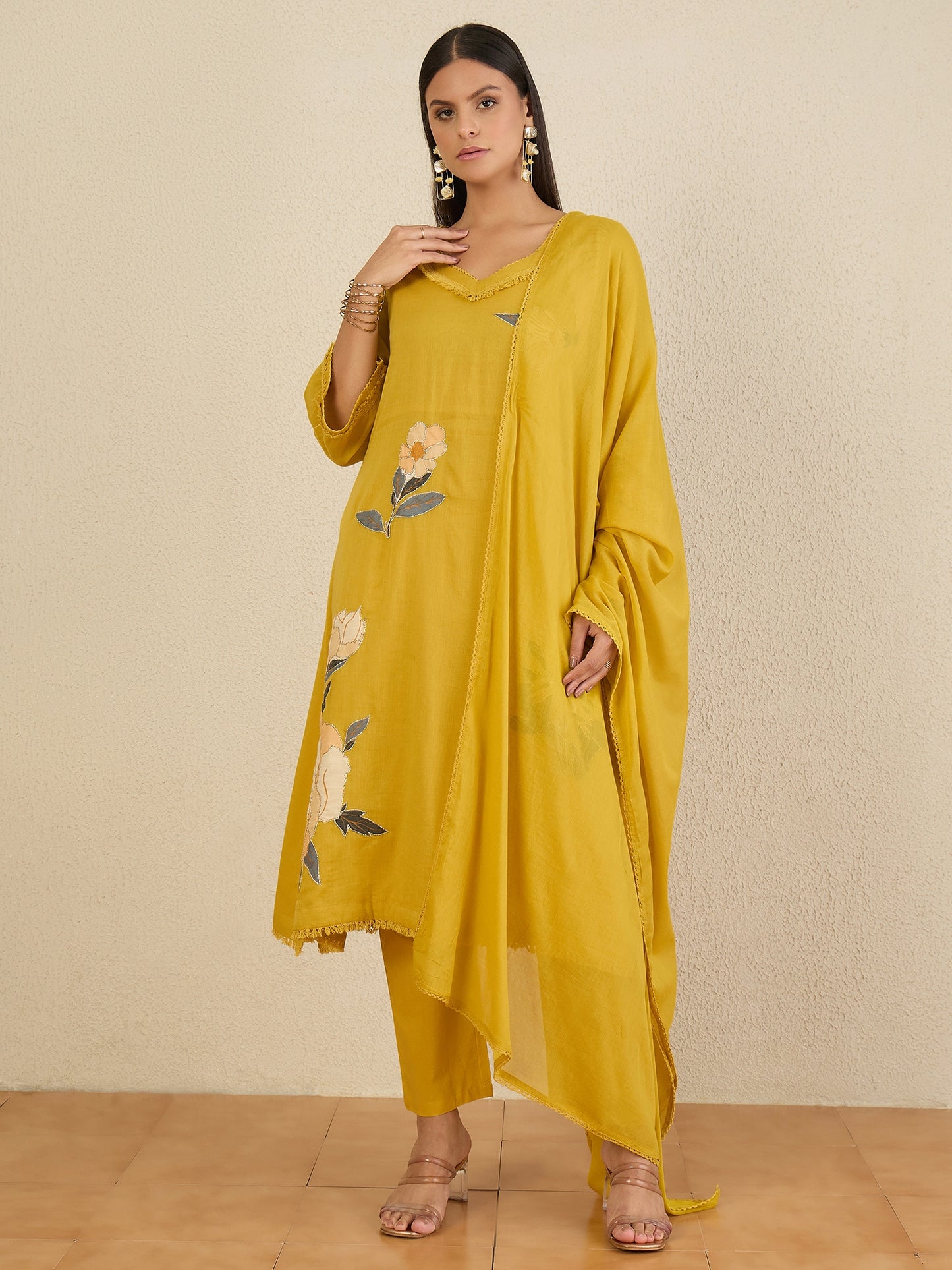 Women Floral Printed Regular Kurta with Trousers & With Dupatta