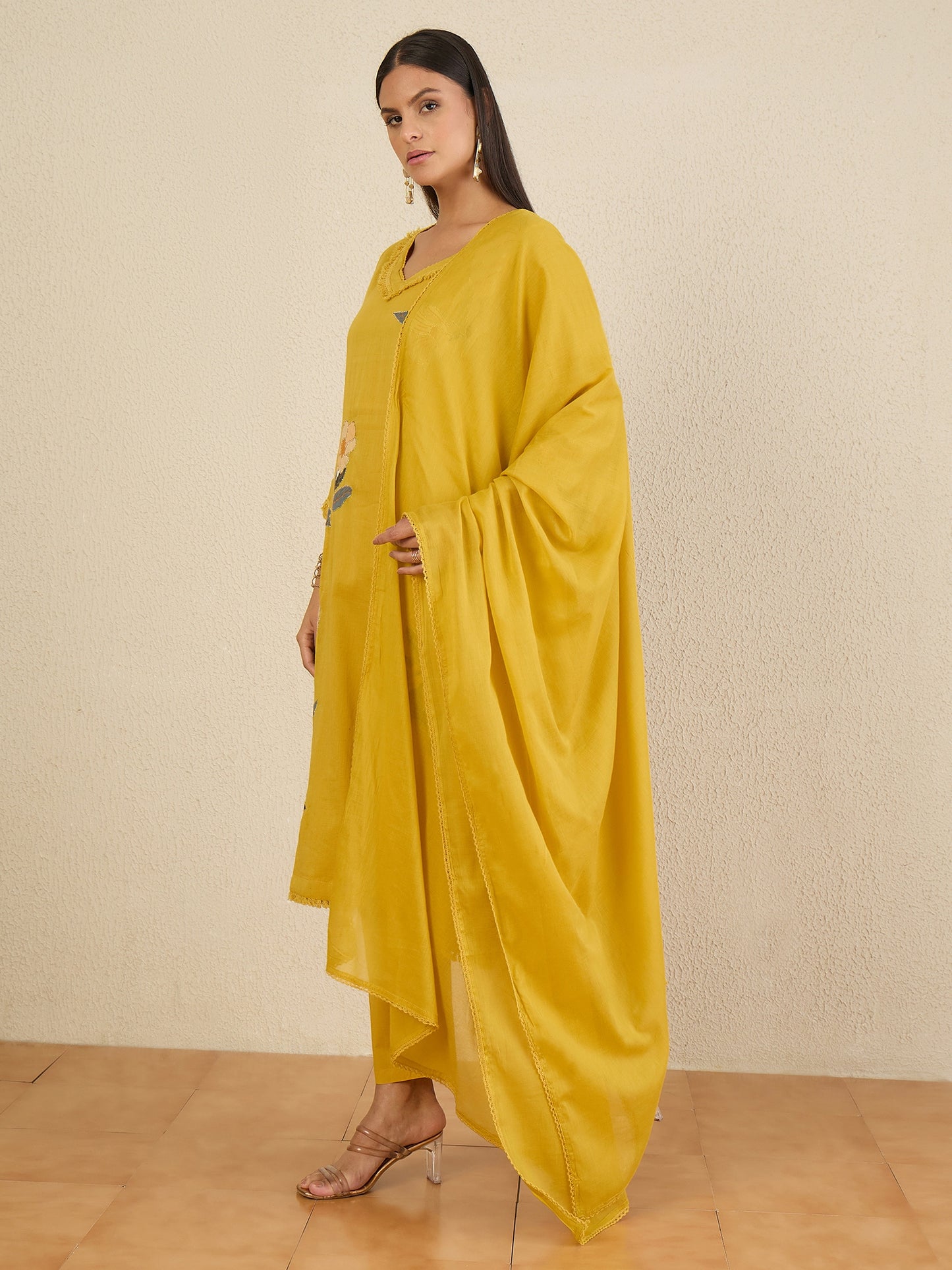 Women Floral Printed Regular Kurta with Trousers & With Dupatta