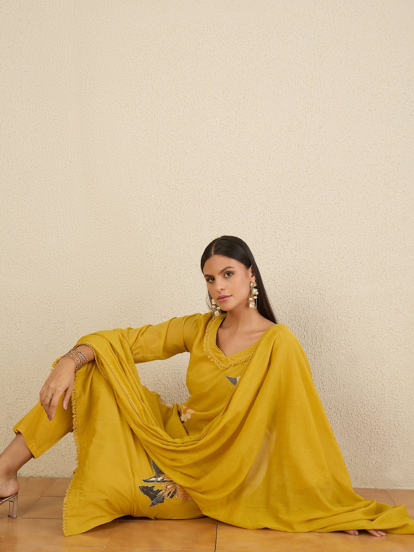 Women Floral Printed Regular Kurta with Trousers & With Dupatta