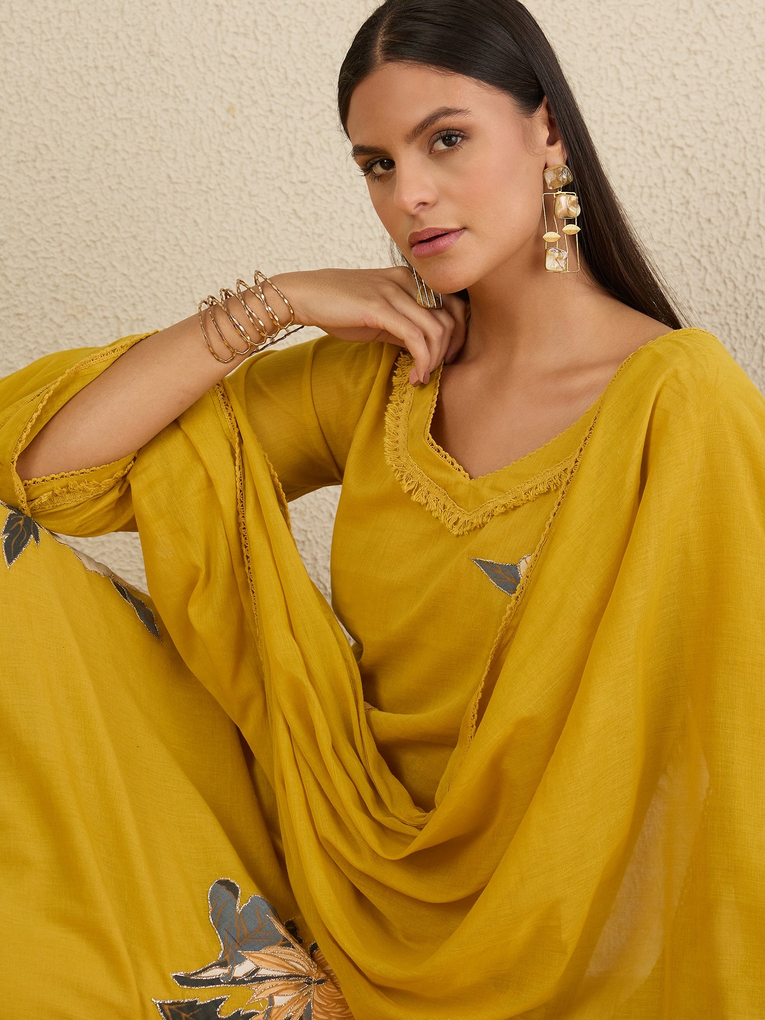 Women Floral Printed Regular Kurta with Trousers & With Dupatta