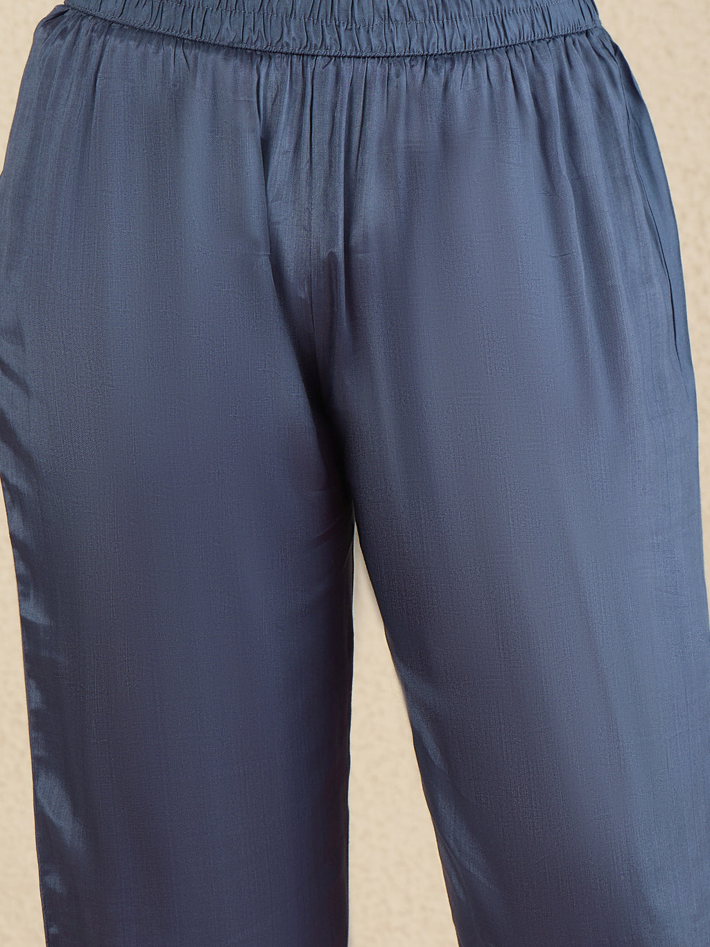 Women Floral Embroidered Regular Thread Work Kurta with Trousers & With Dupatta