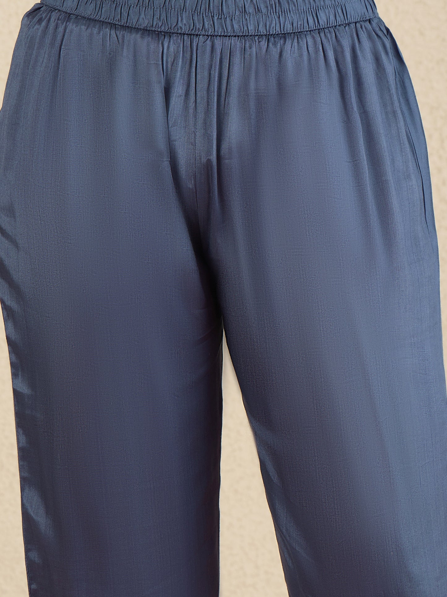 Women Floral Embroidered Regular Thread Work Kurta with Trousers & With Dupatta