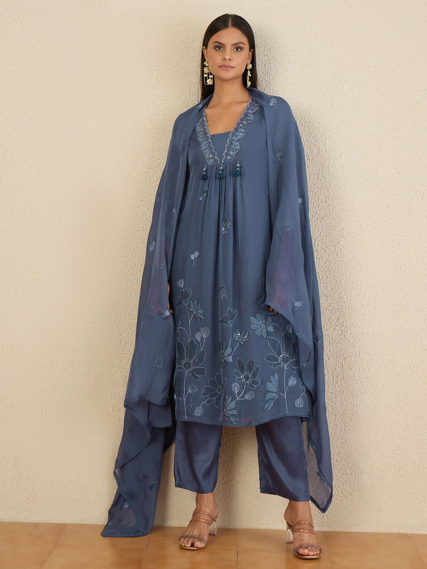 Women Floral Embroidered Regular Thread Work Kurta with Trousers & With Dupatta