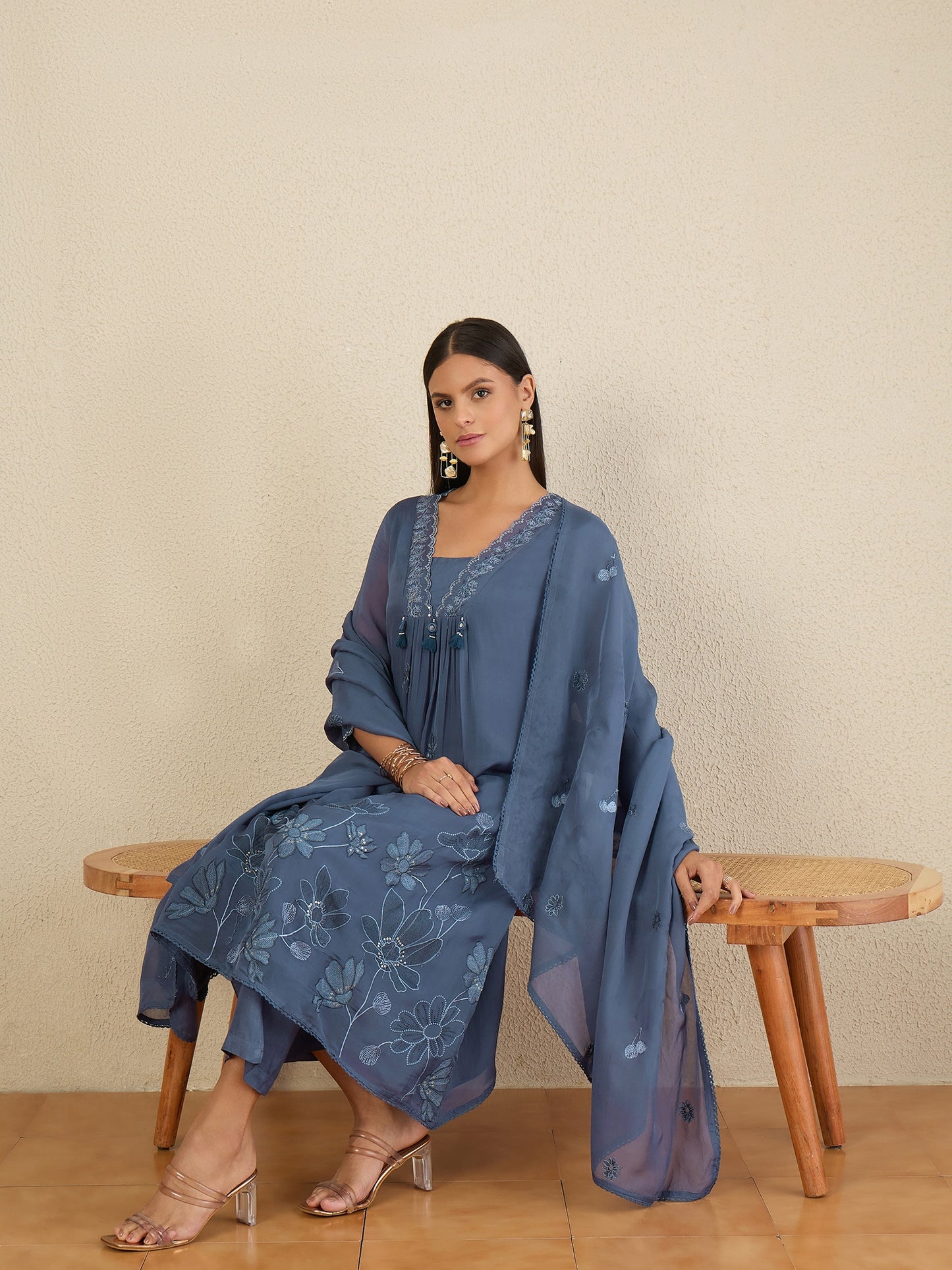 Women Floral Embroidered Regular Thread Work Kurta with Trousers & With Dupatta