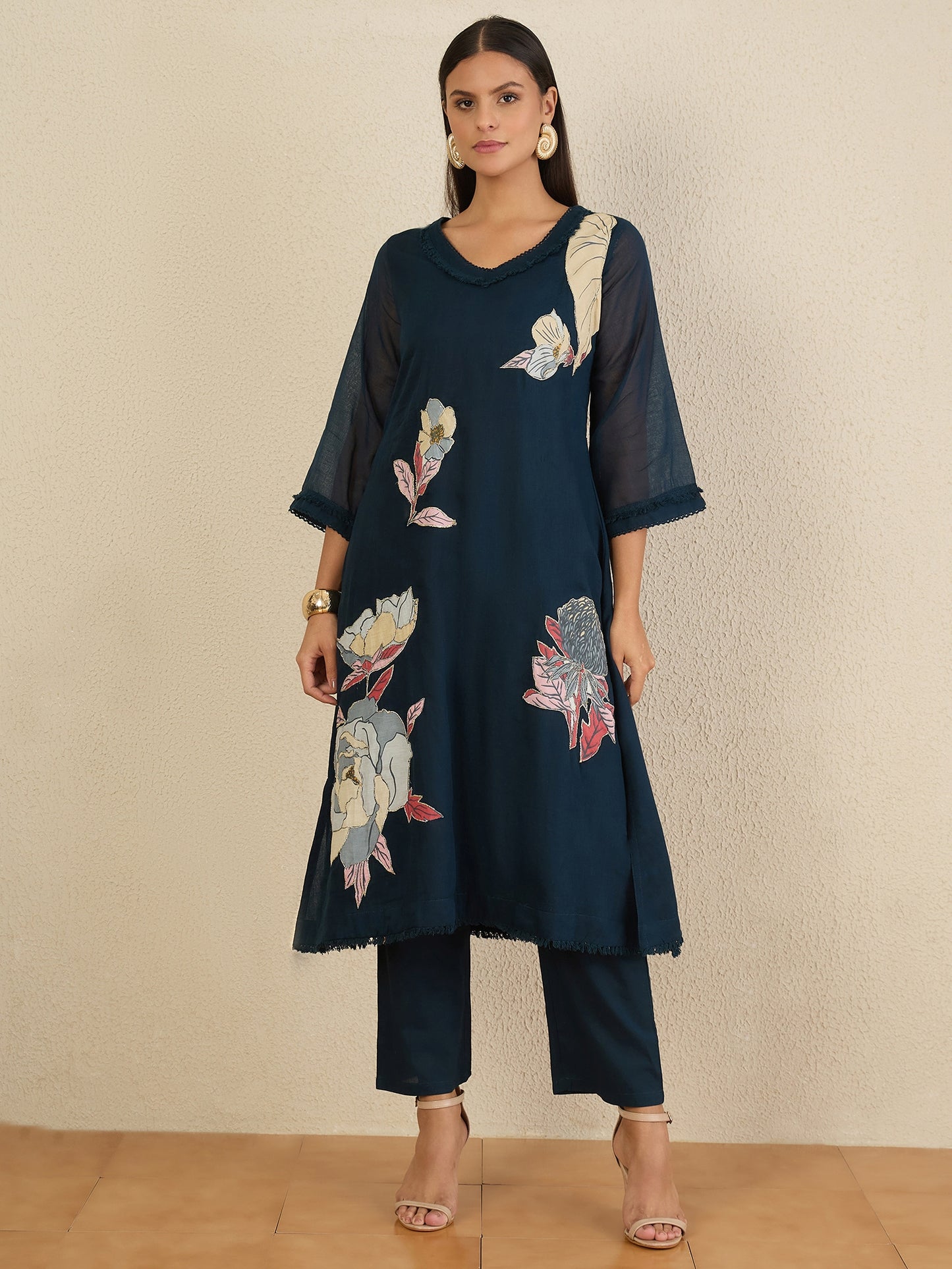 Women Floral Printed Regular Kurta with Trousers & With Dupatta