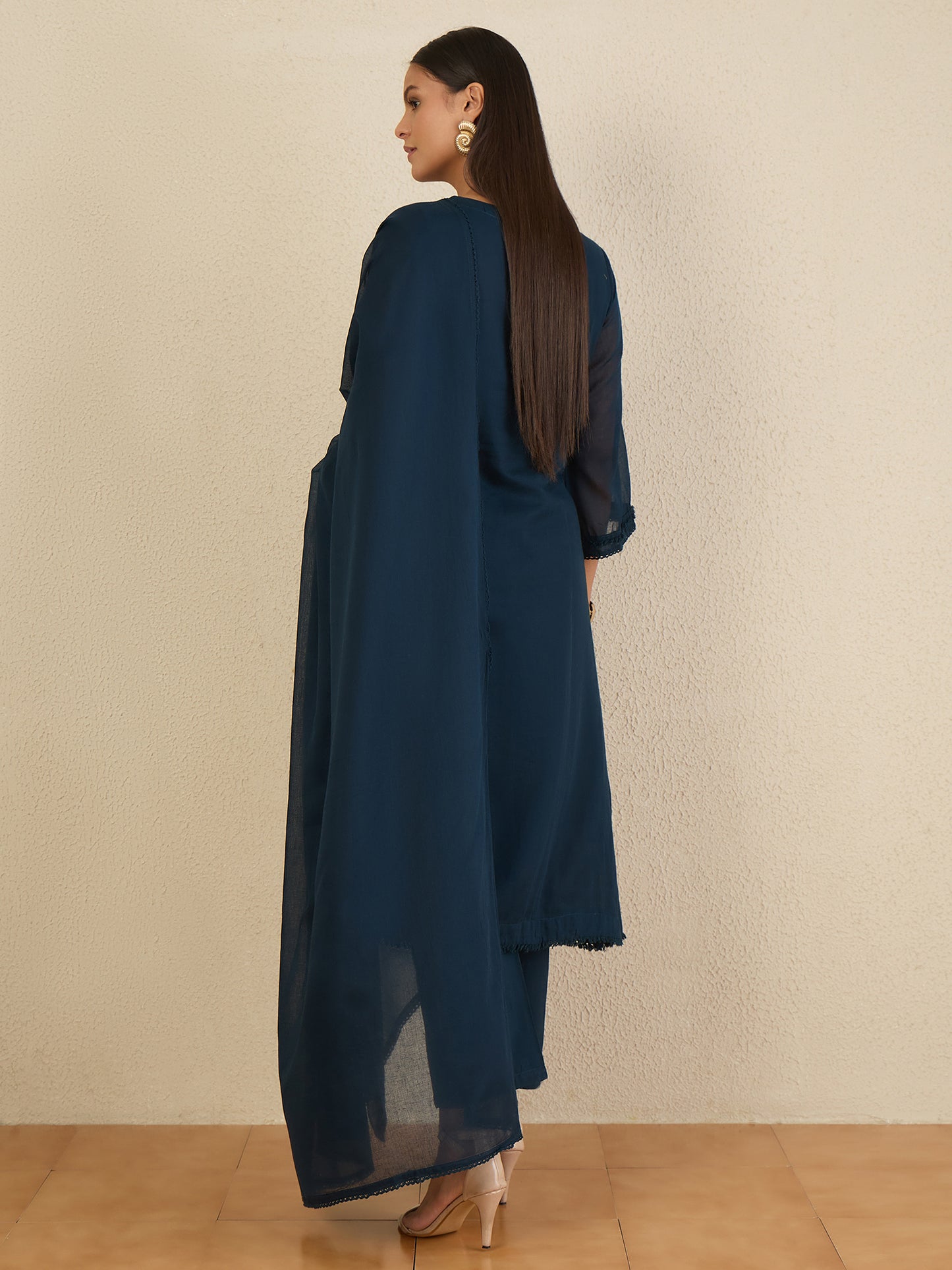 Women Floral Printed Regular Kurta with Trousers & With Dupatta