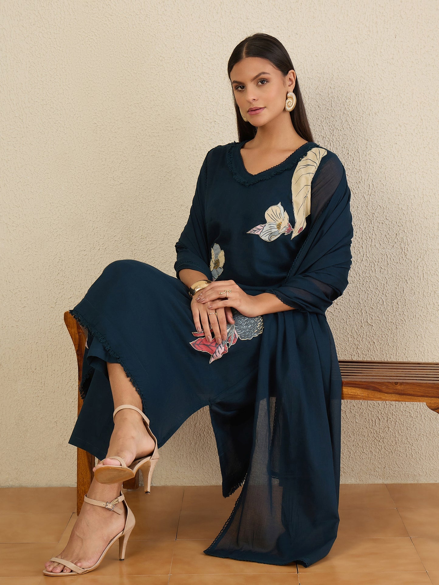 Women Floral Printed Regular Kurta with Trousers & With Dupatta