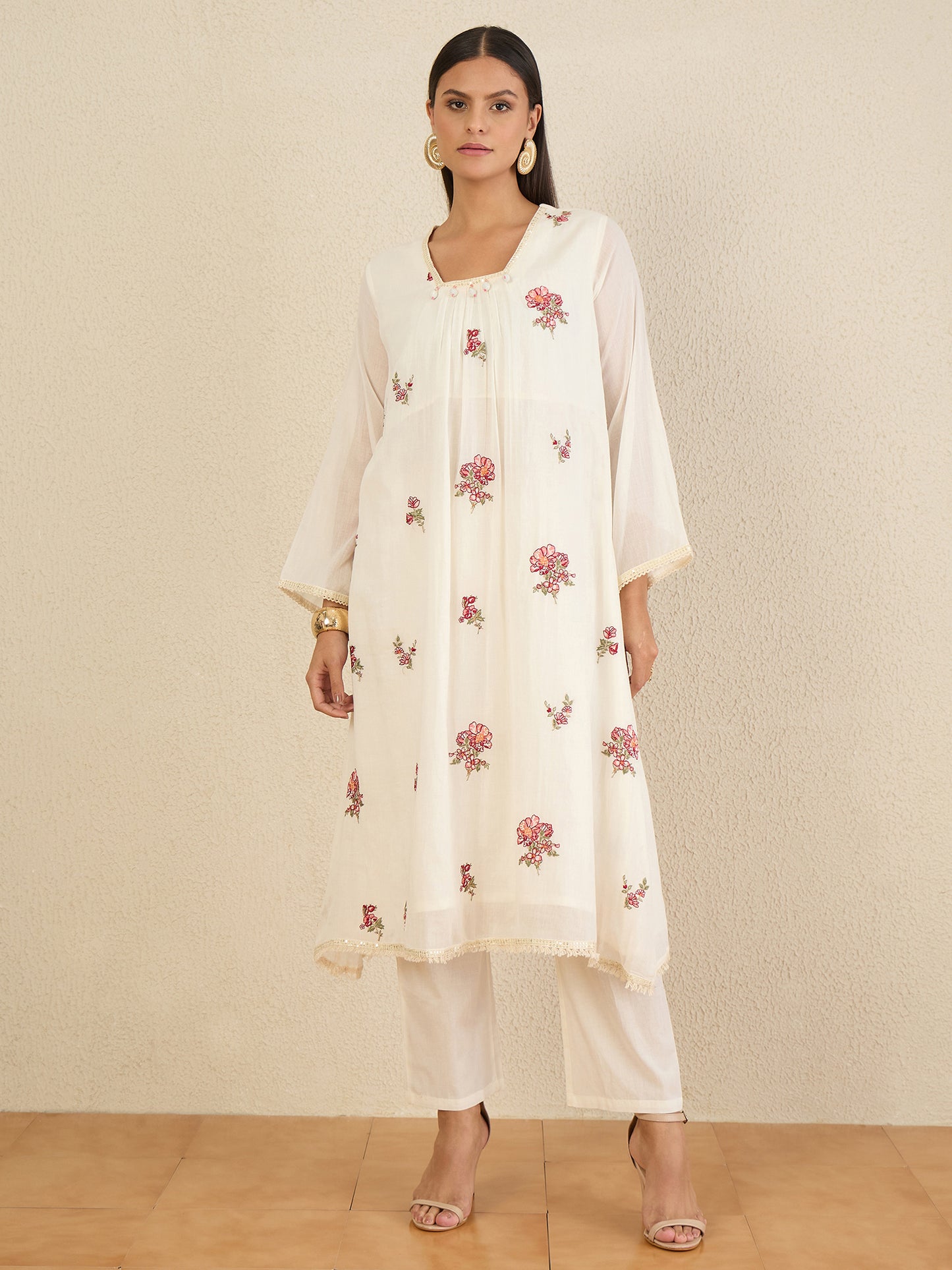 Women Floral Embroidered Regular Thread Work Kurta with Trousers & With Dupatta