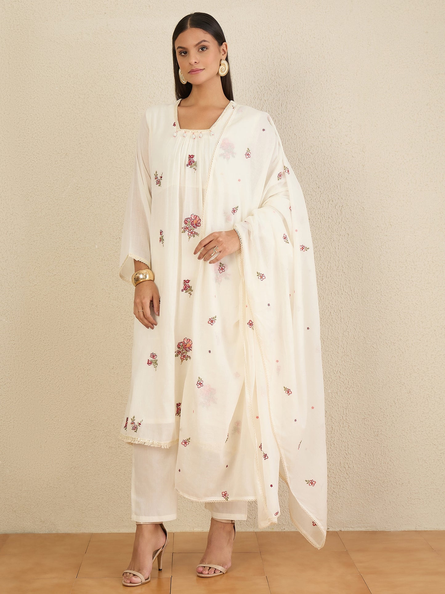 Women Floral Embroidered Regular Thread Work Kurta with Trousers & With Dupatta