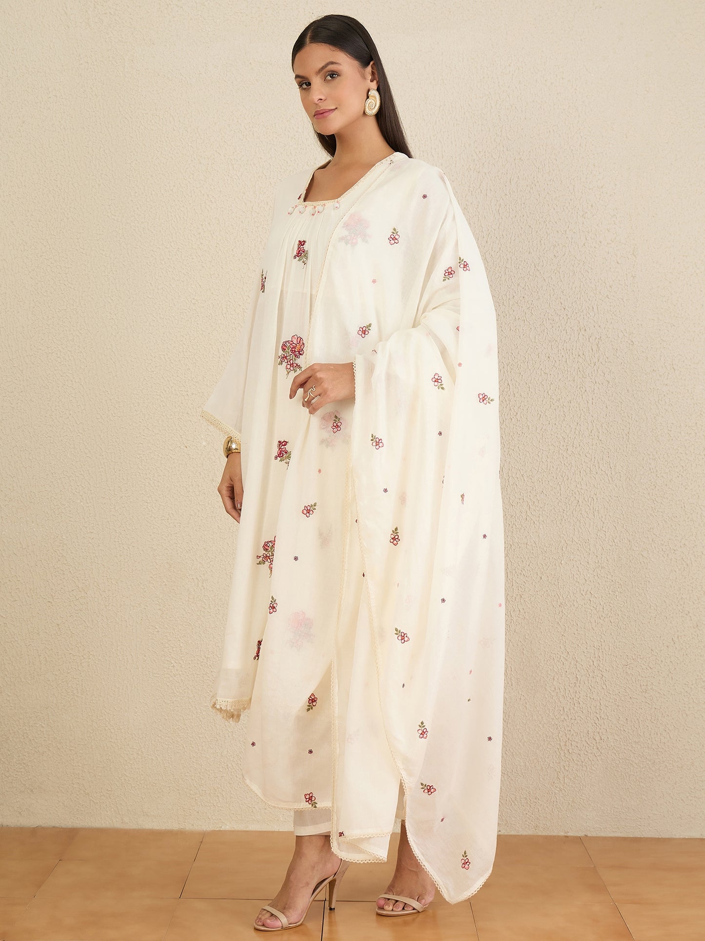 Women Floral Embroidered Regular Thread Work Kurta with Trousers & With Dupatta