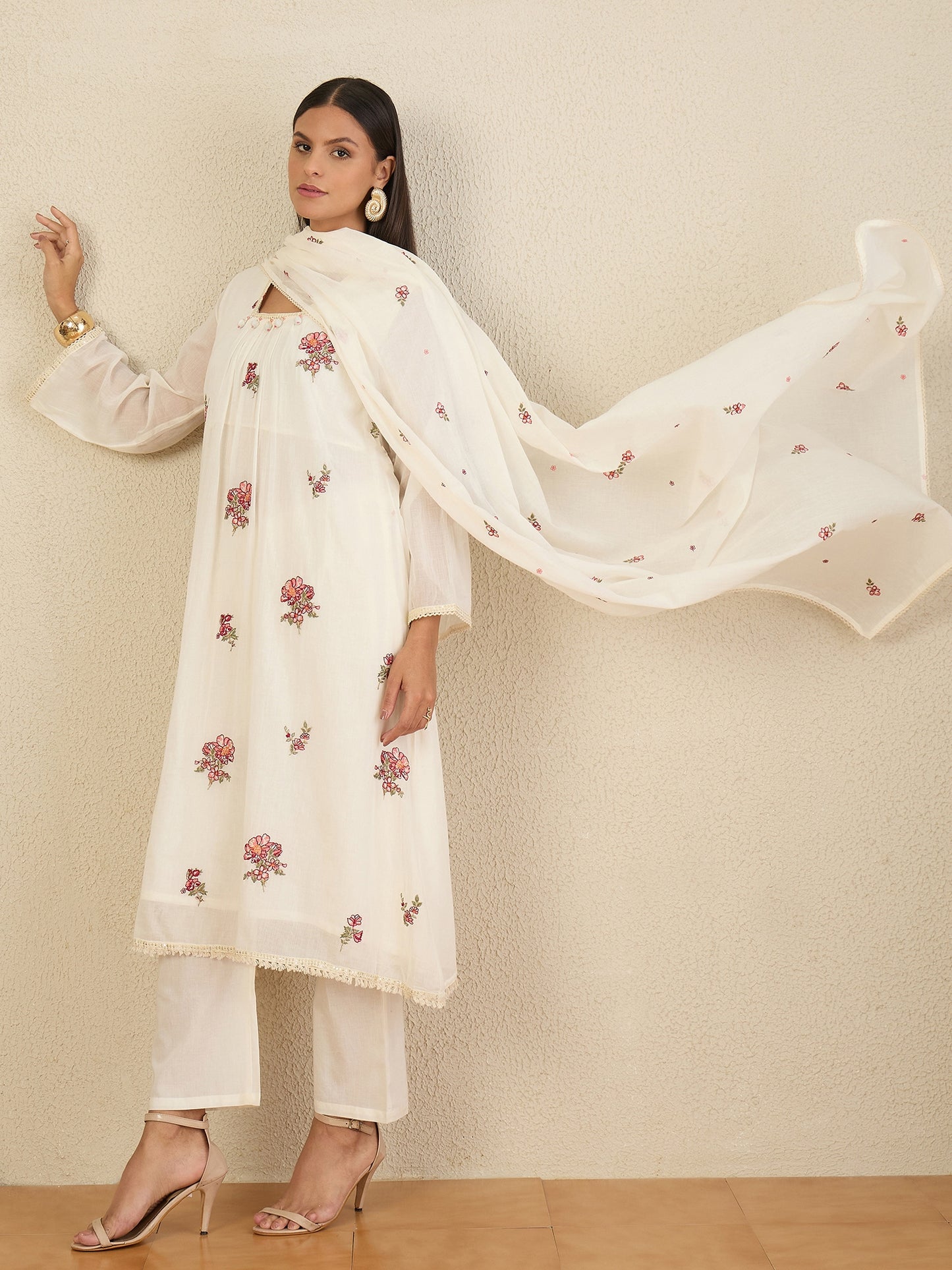 Women Floral Embroidered Regular Thread Work Kurta with Trousers & With Dupatta