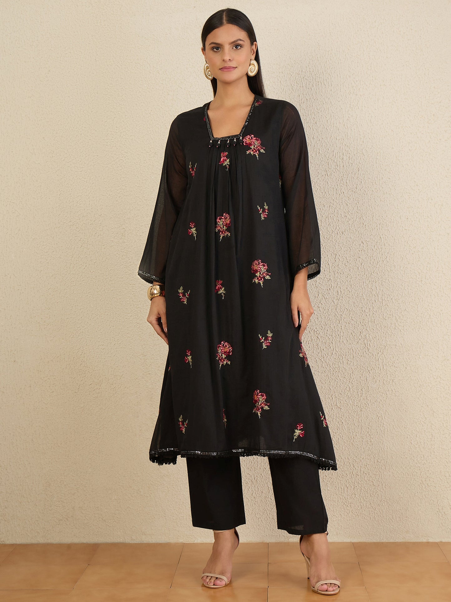 Women Floral Embroidered Pleated Thread Work Kurta with Trousers & With Dupatta