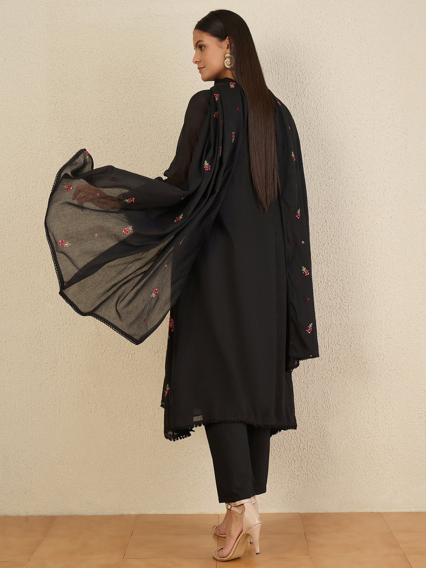 Women Floral Embroidered Pleated Thread Work Kurta with Trousers & With Dupatta