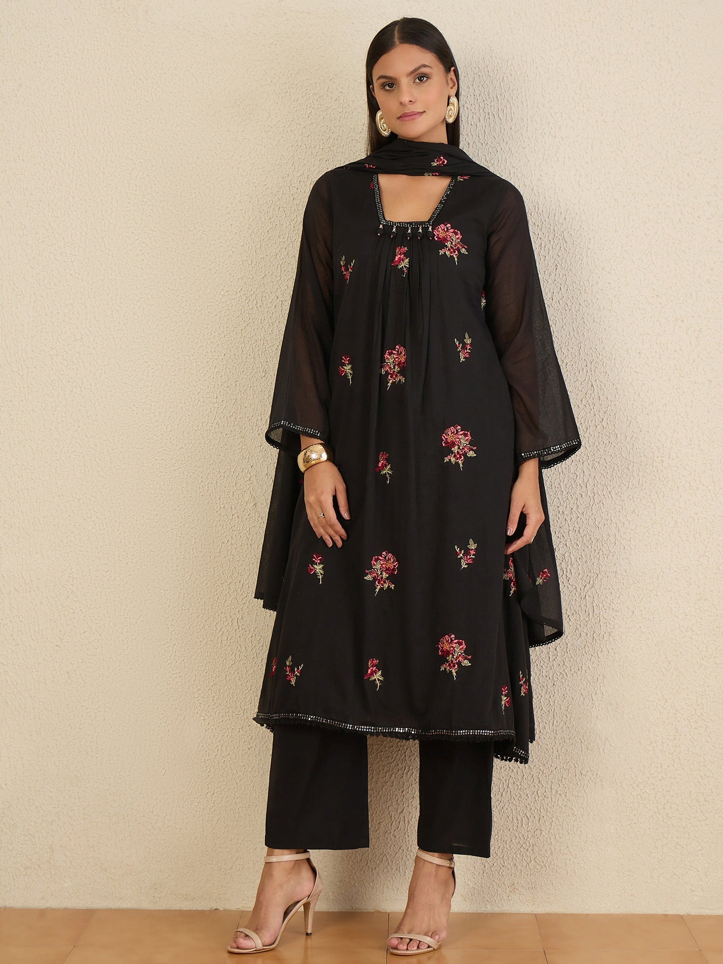 Women Floral Embroidered Pleated Thread Work Kurta with Trousers & With Dupatta