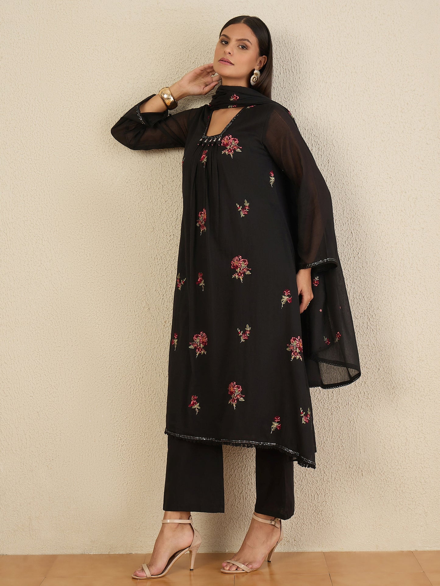 Women Floral Embroidered Pleated Thread Work Kurta with Trousers & With Dupatta
