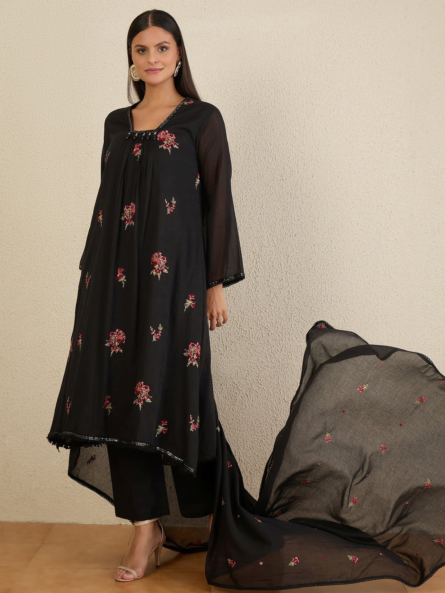 Women Floral Embroidered Pleated Thread Work Kurta with Trousers & With Dupatta