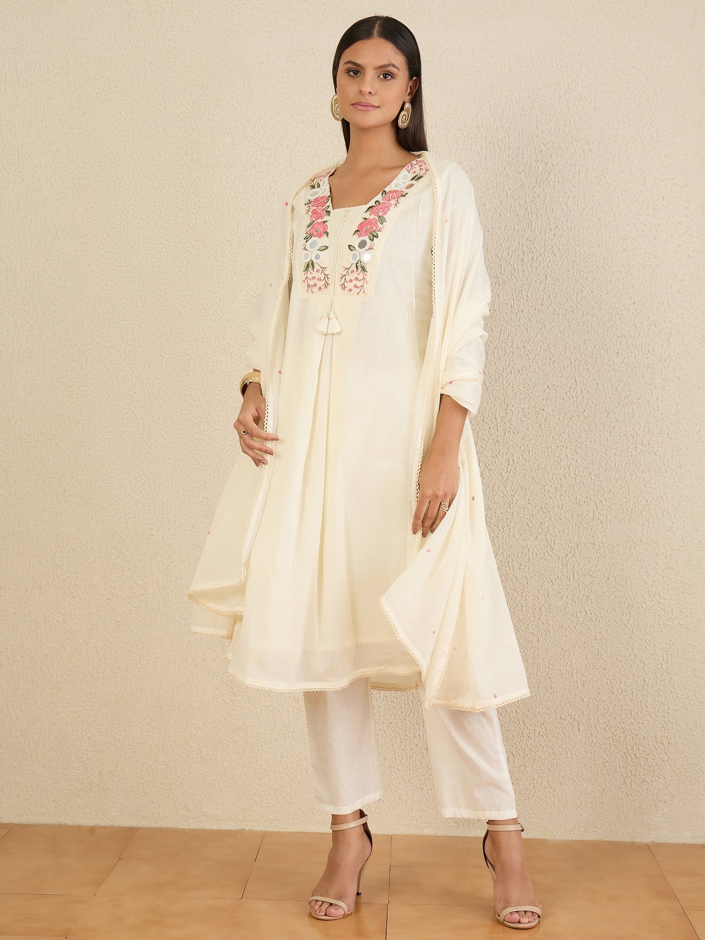 Women Floral Embroidered Panelled Thread Work Kurta with Trousers & With Dupatta