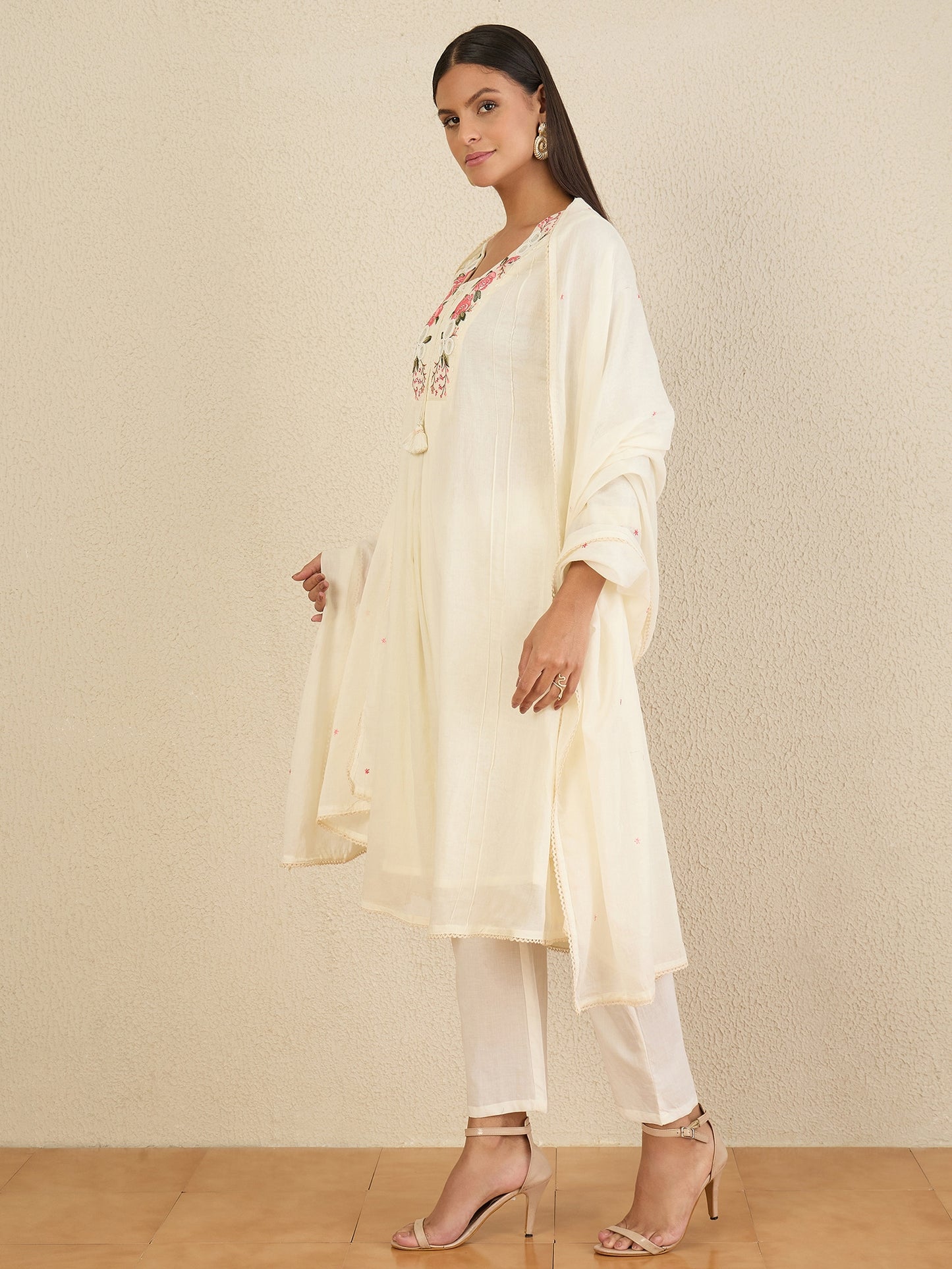 Women Floral Embroidered Panelled Thread Work Kurta with Trousers & With Dupatta