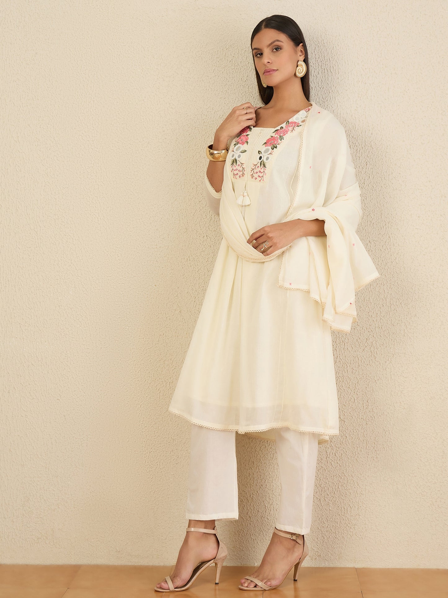 Women Floral Embroidered Panelled Thread Work Kurta with Trousers & With Dupatta