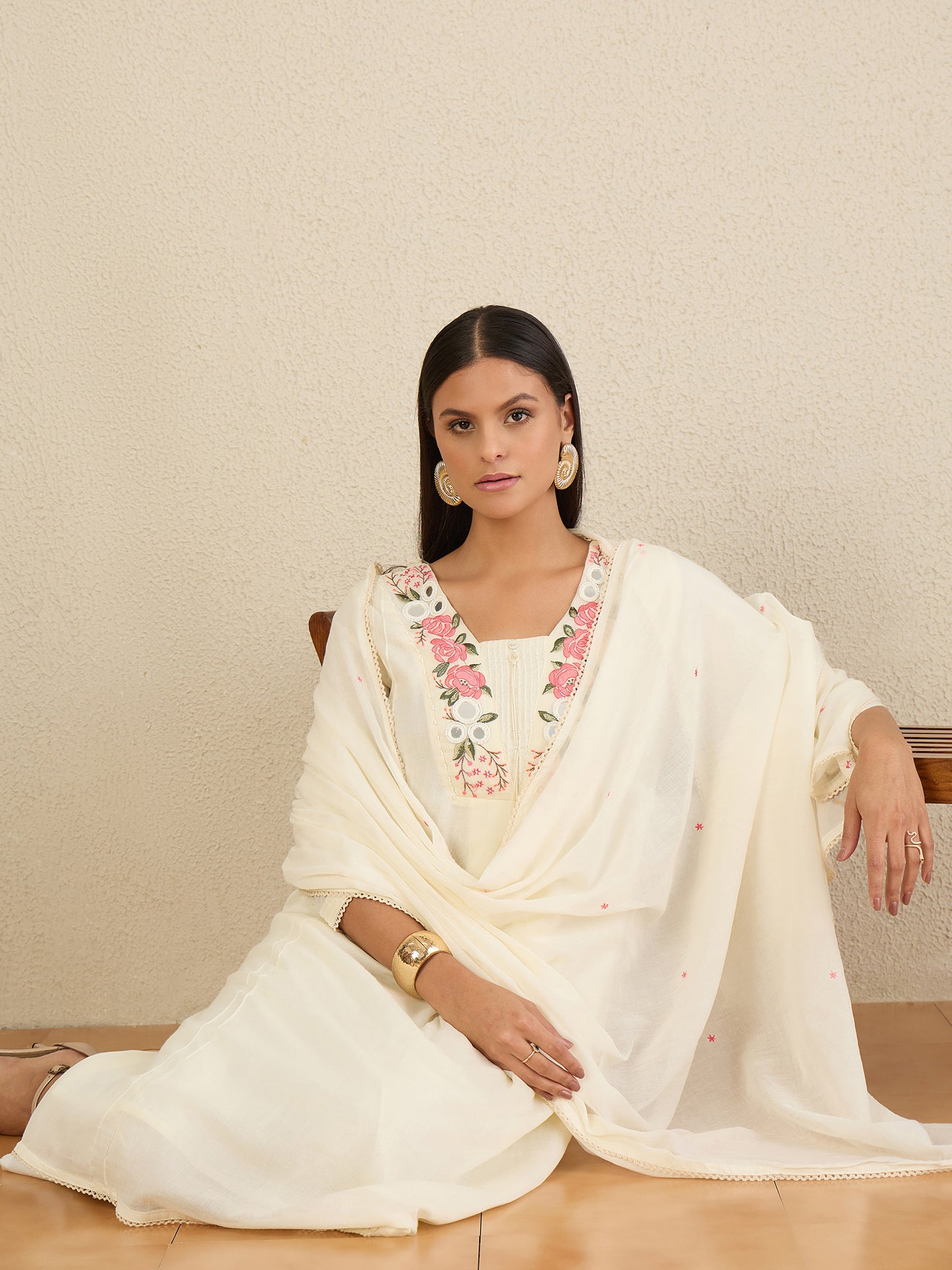 Women Floral Embroidered Panelled Thread Work Kurta with Trousers & With Dupatta