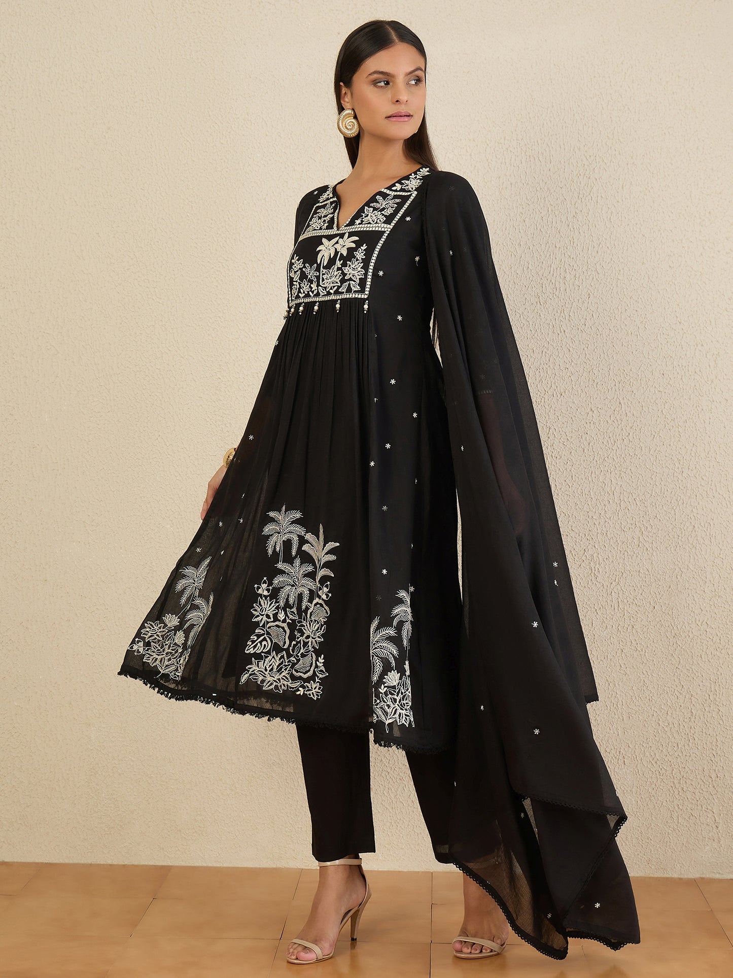 Women Ethnic Motifs Embroidered Tiered Thread Work Kurta with Trousers & With Dupatta