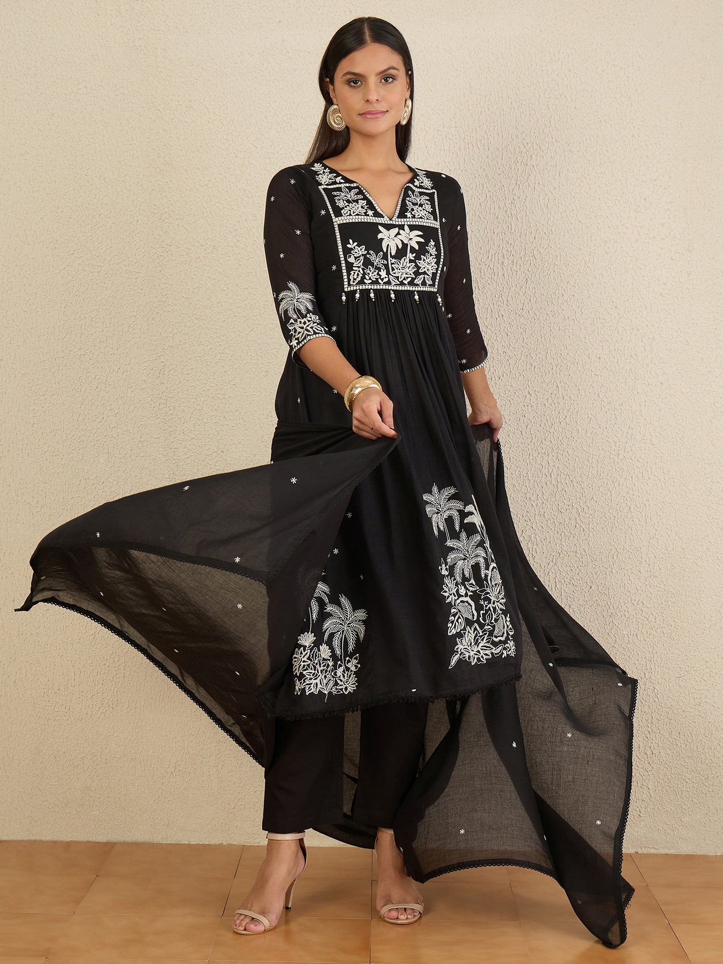 Women Ethnic Motifs Embroidered Tiered Thread Work Kurta with Trousers & With Dupatta