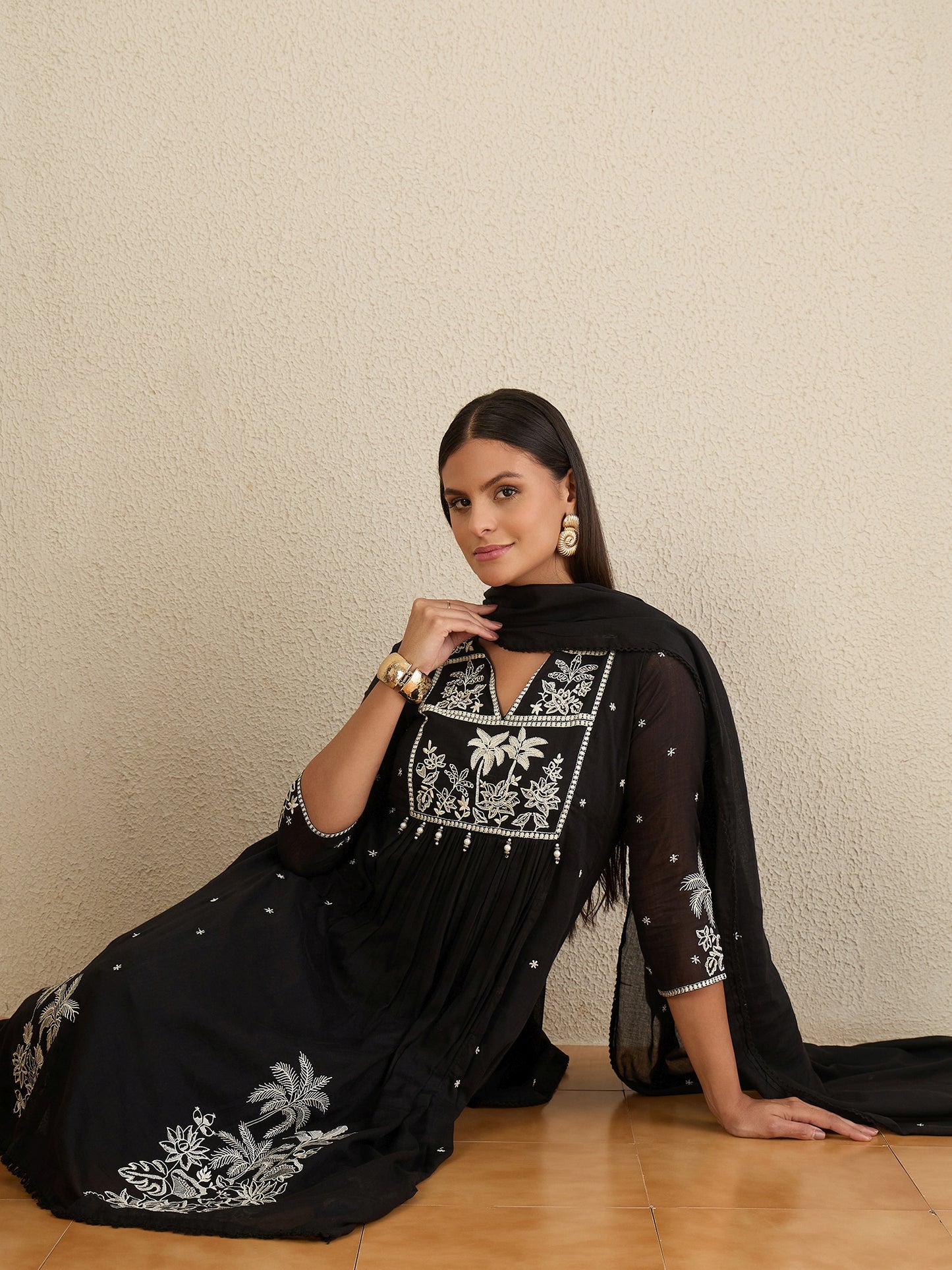 Women Ethnic Motifs Embroidered Tiered Thread Work Kurta with Trousers & With Dupatta