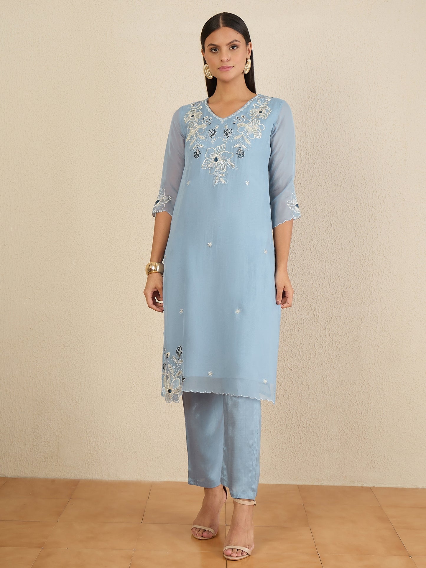 Women Floral Embroidered Regular Thread Work Kurta with Trousers & With Dupatta