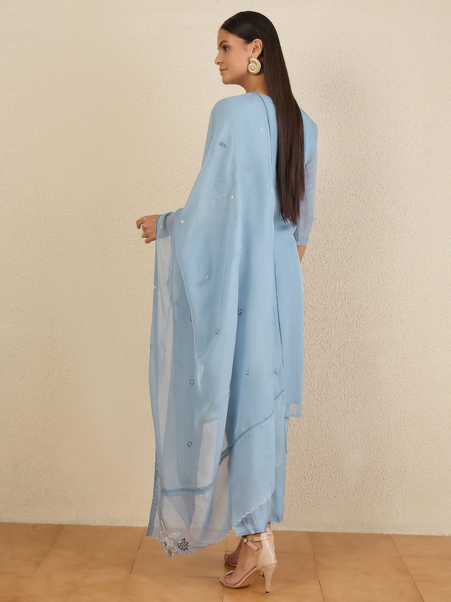 Women Floral Embroidered Regular Thread Work Kurta with Trousers & With Dupatta