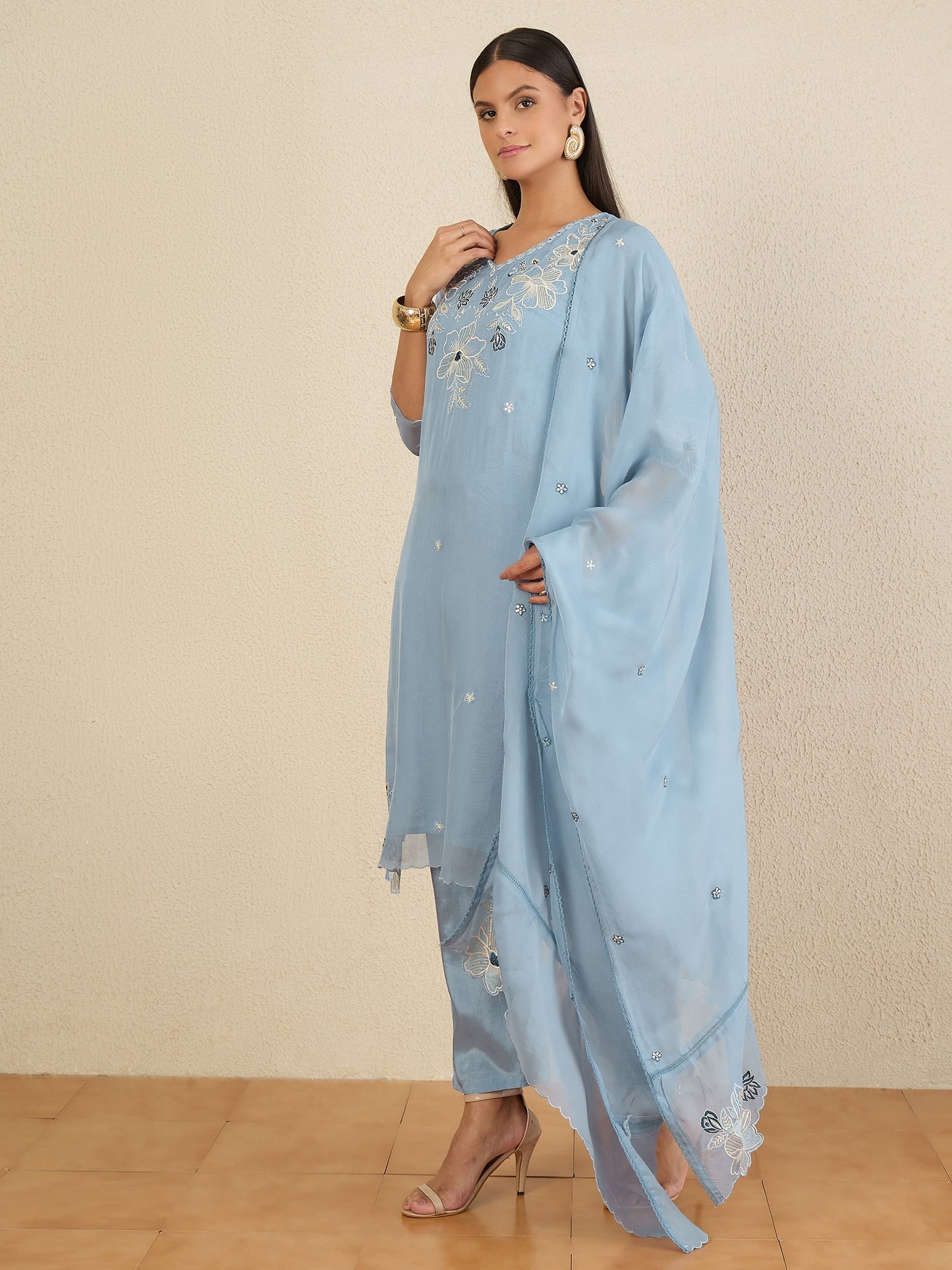 Women Floral Embroidered Regular Thread Work Kurta with Trousers & With Dupatta