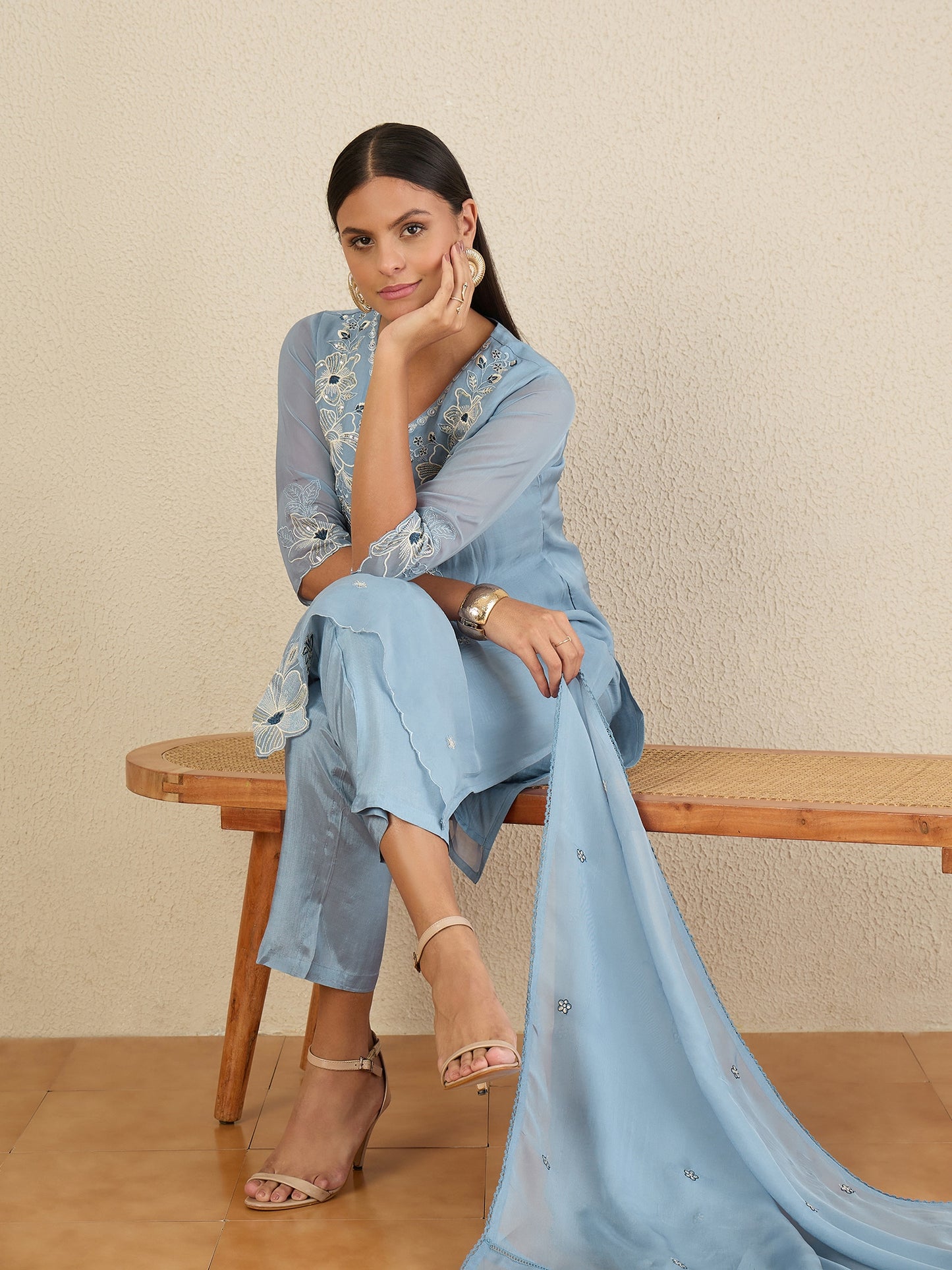 Women Floral Embroidered Regular Thread Work Kurta with Trousers & With Dupatta