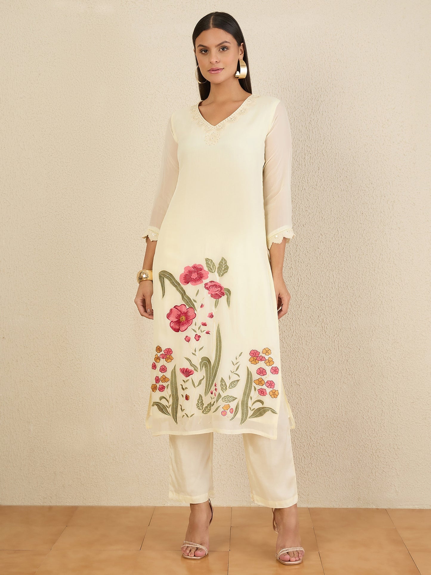 Women Floral Embroidered Regular Thread Work Kurta with Trousers & With Dupatta